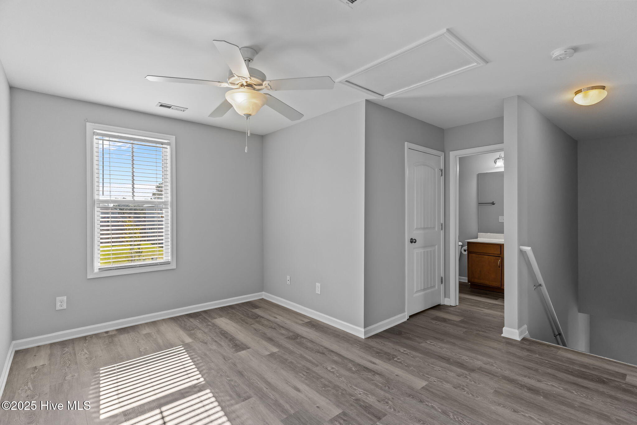 100536530 | Photo 34