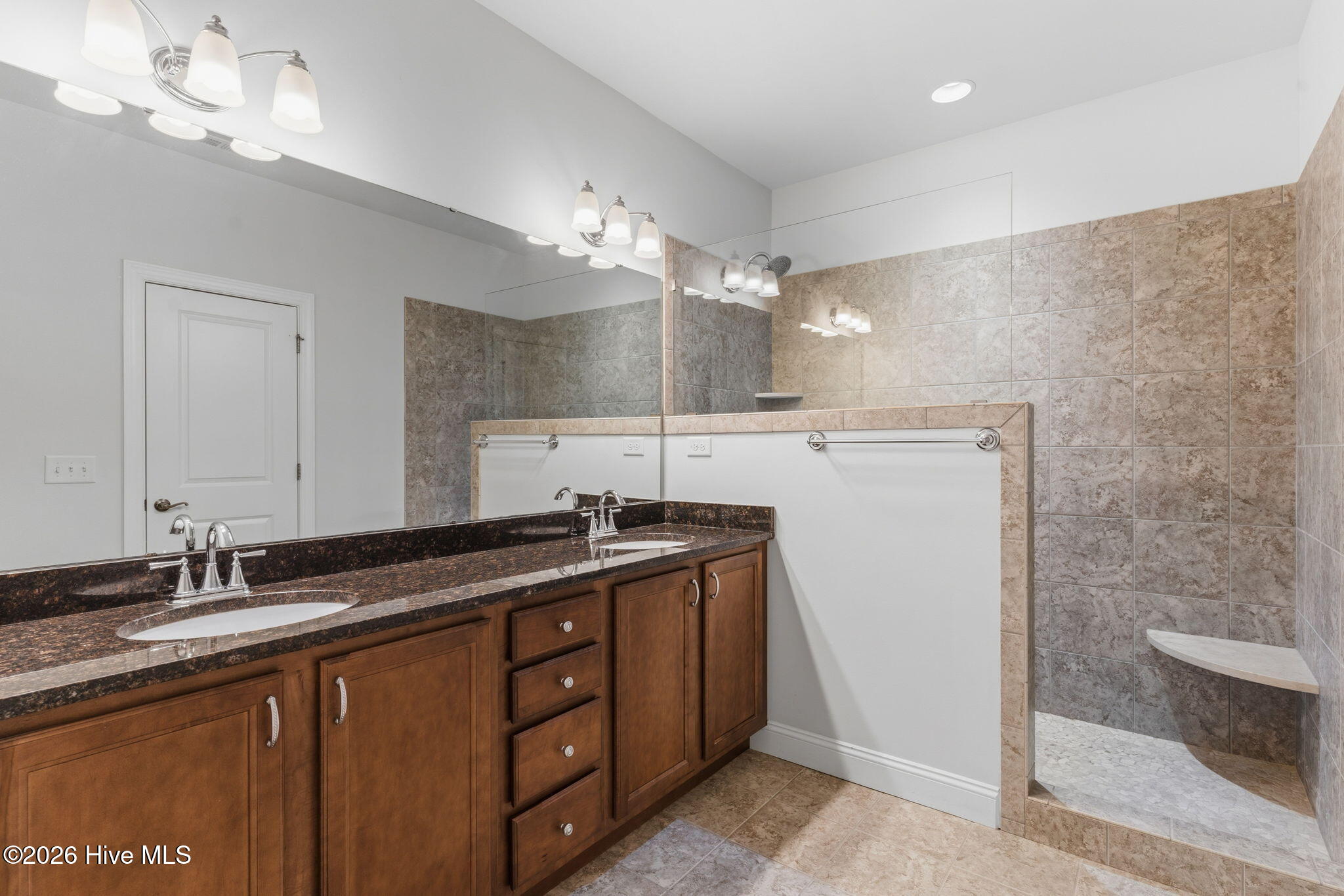 100558174 | Photo 21