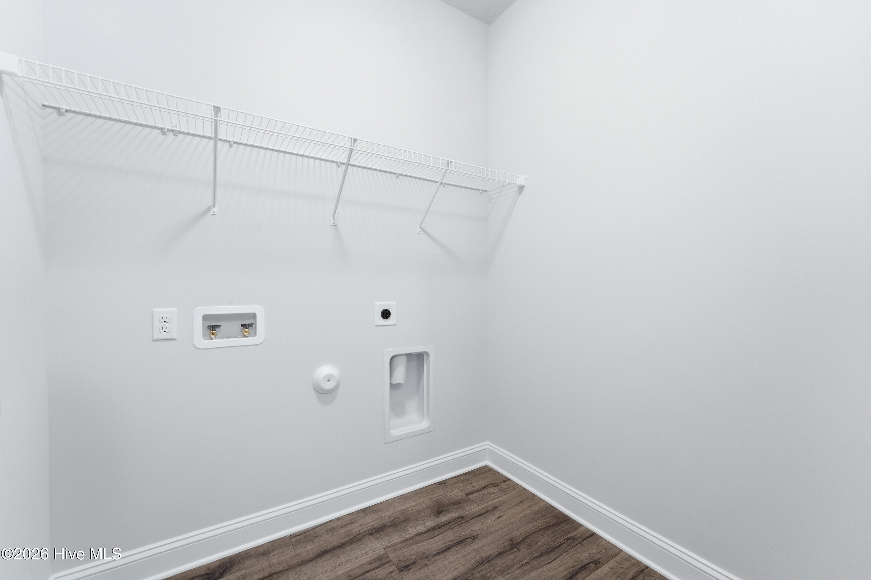 100521847 | Photo 25