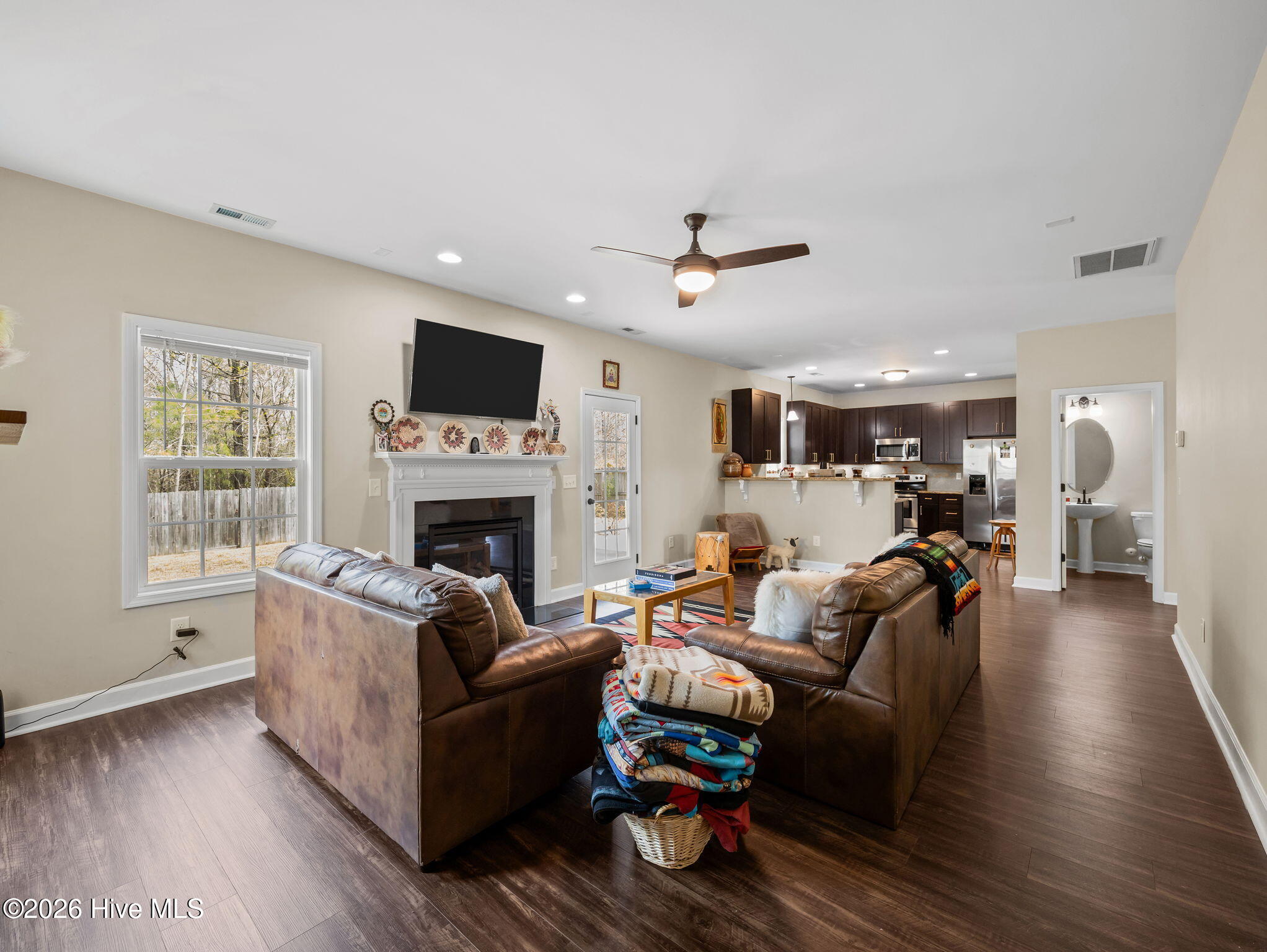 100562317 | Photo 22