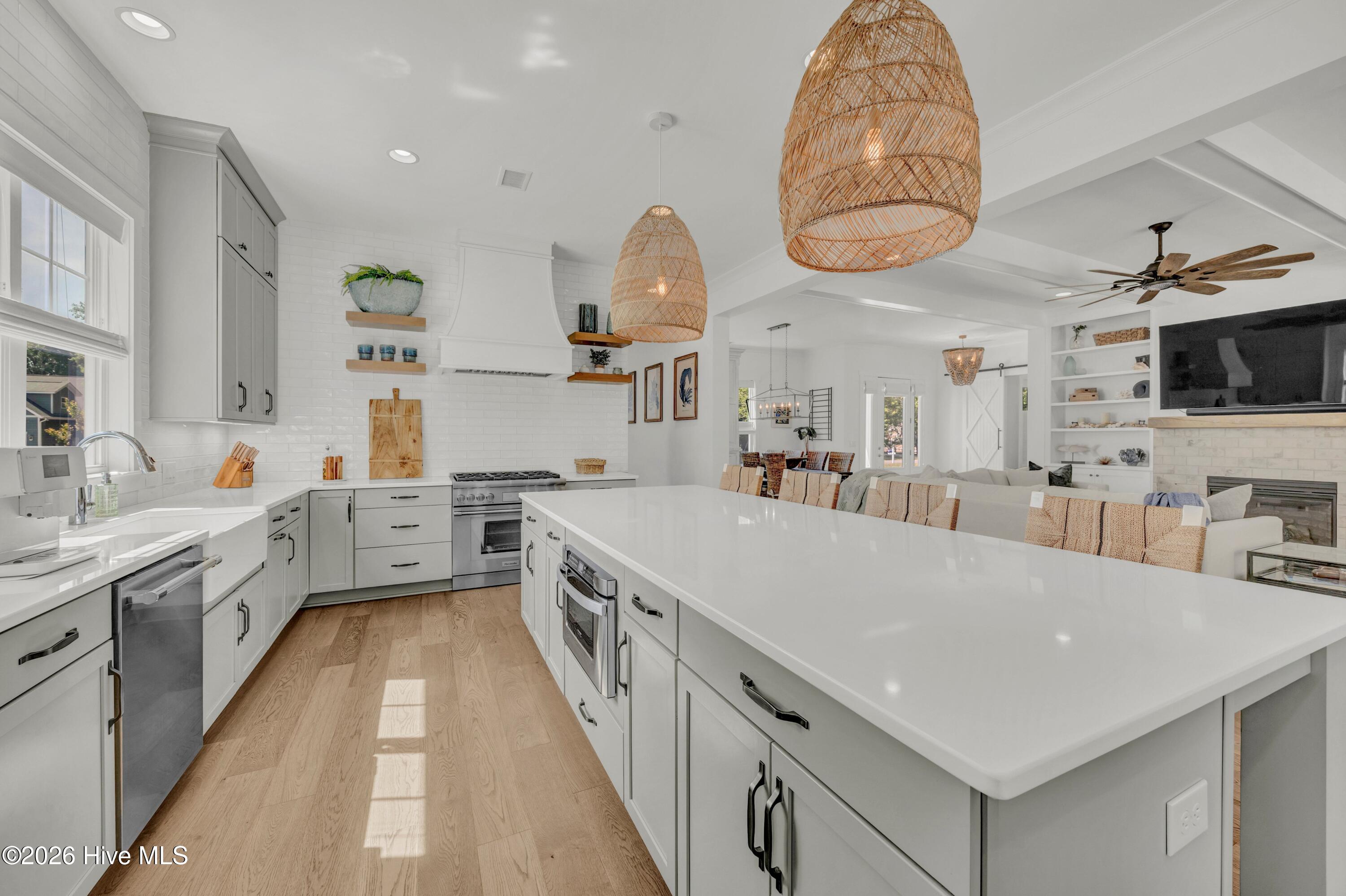 100566048 | Photo 23