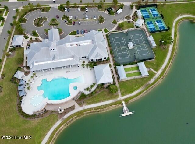 100565700 | Photo 58