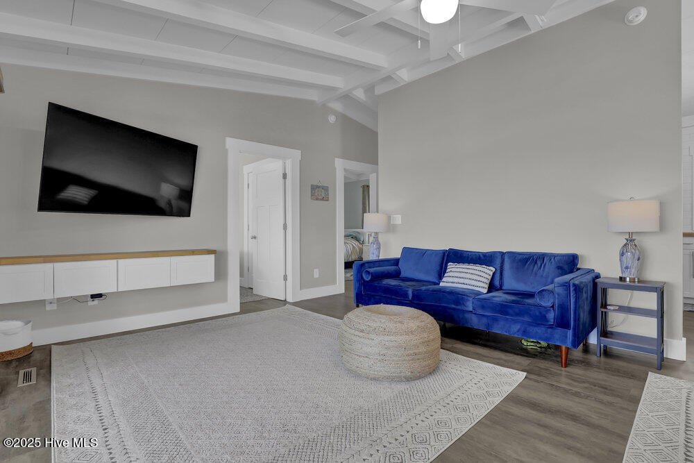 100556855 | Photo 22