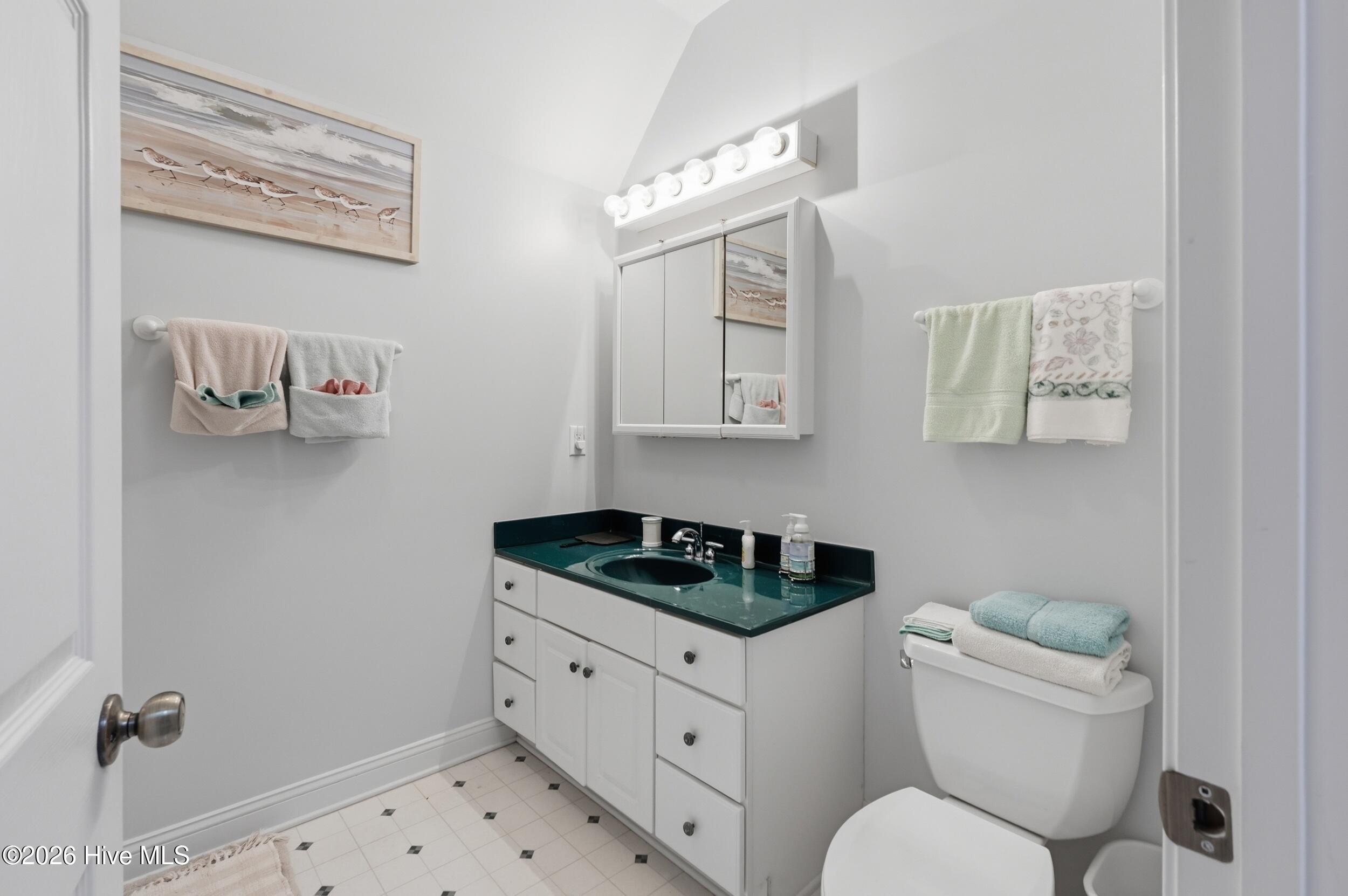 100561994 | Photo 51