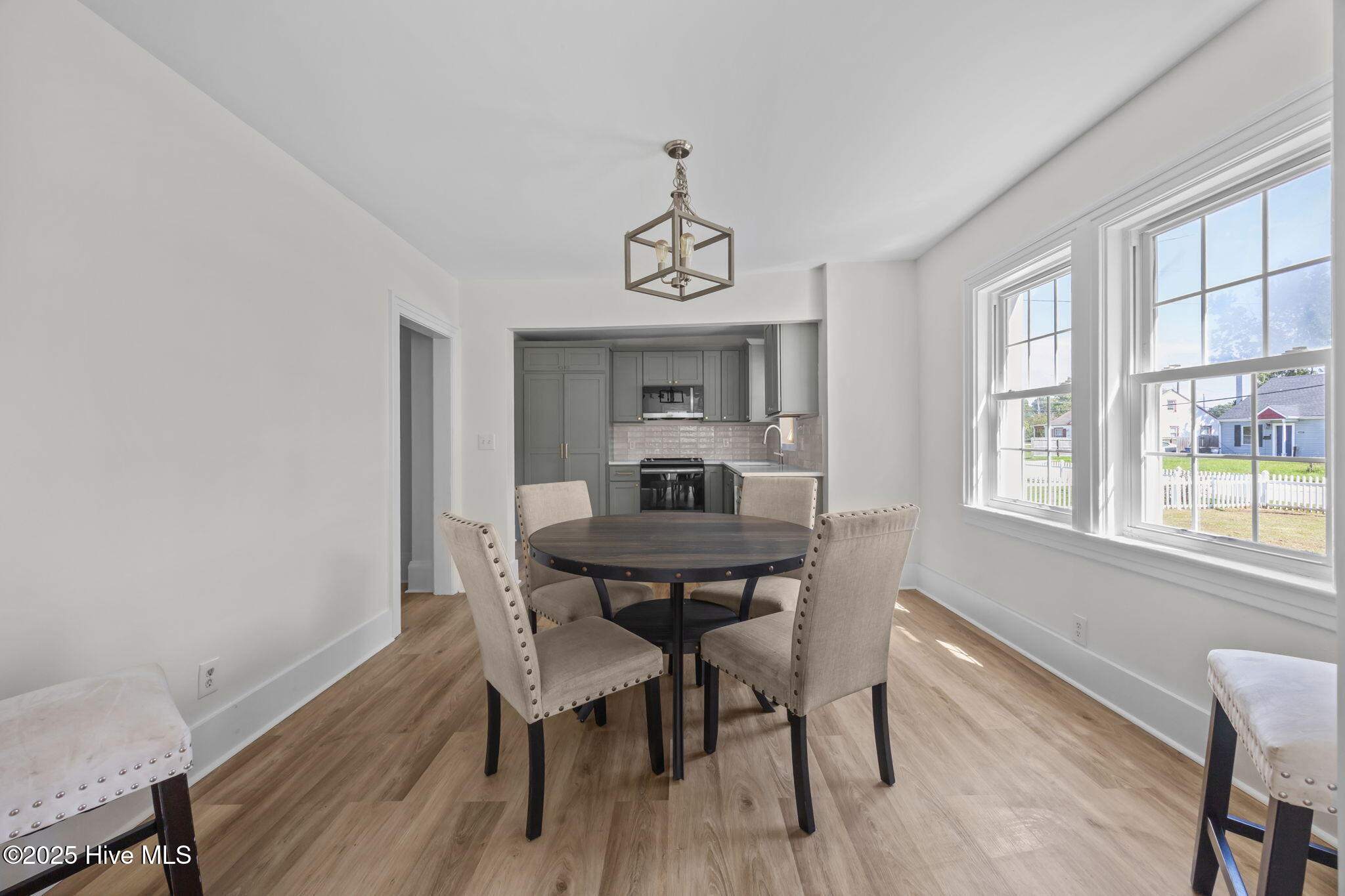 100520043 | Photo 14