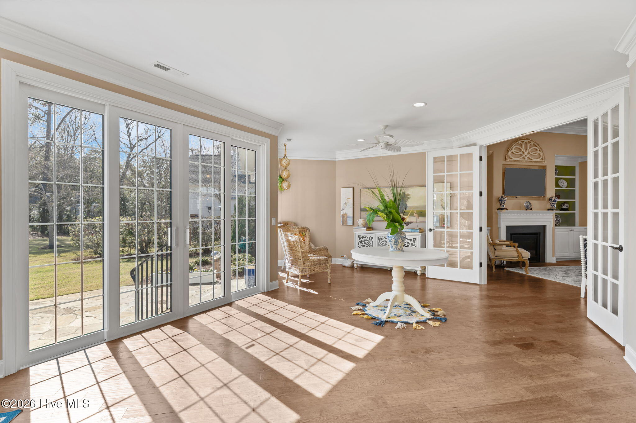 100561324 | Photo 13