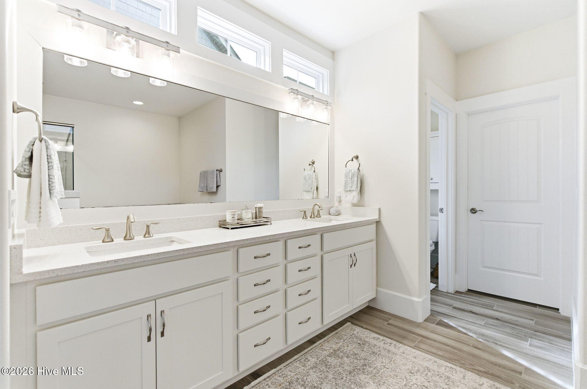 100566081 | Photo 19