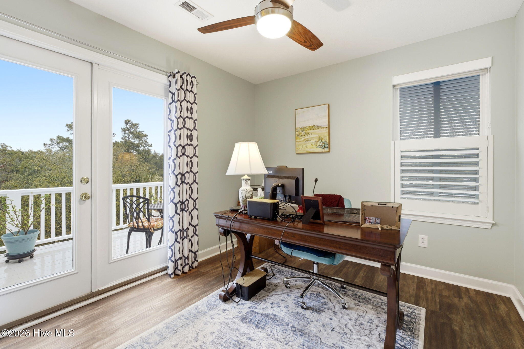 100556182 | Photo 11