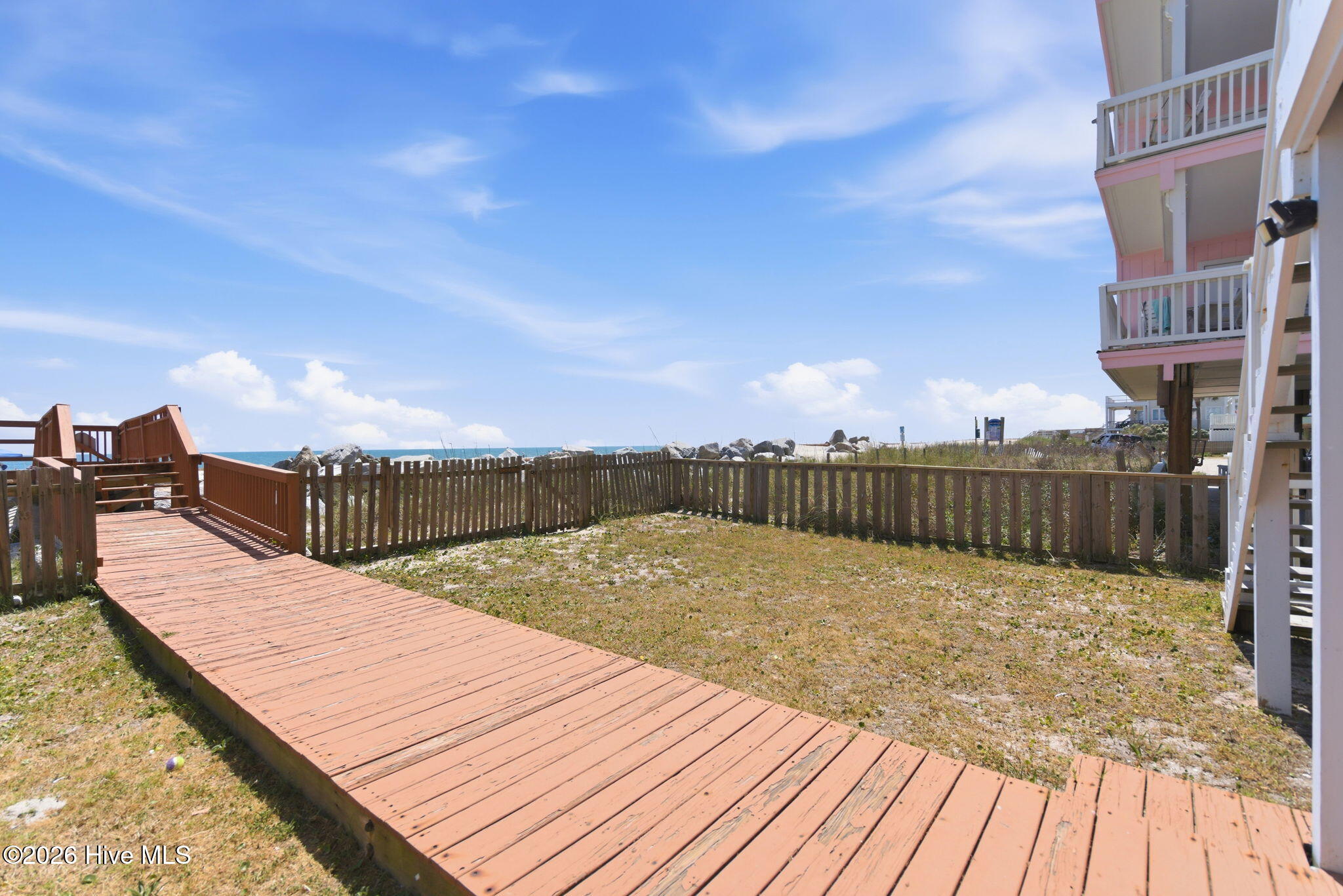 100570337 | Photo 27