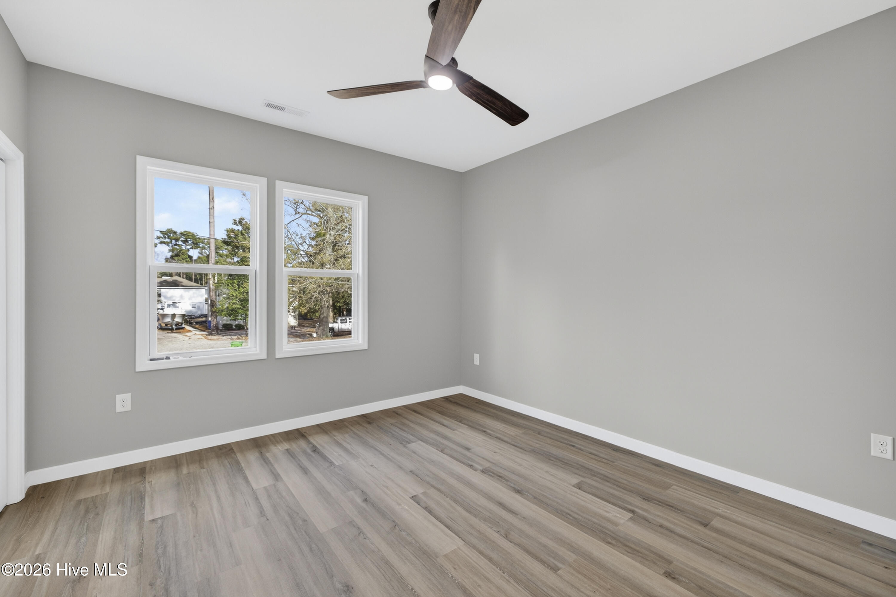 100548681 | Photo 33