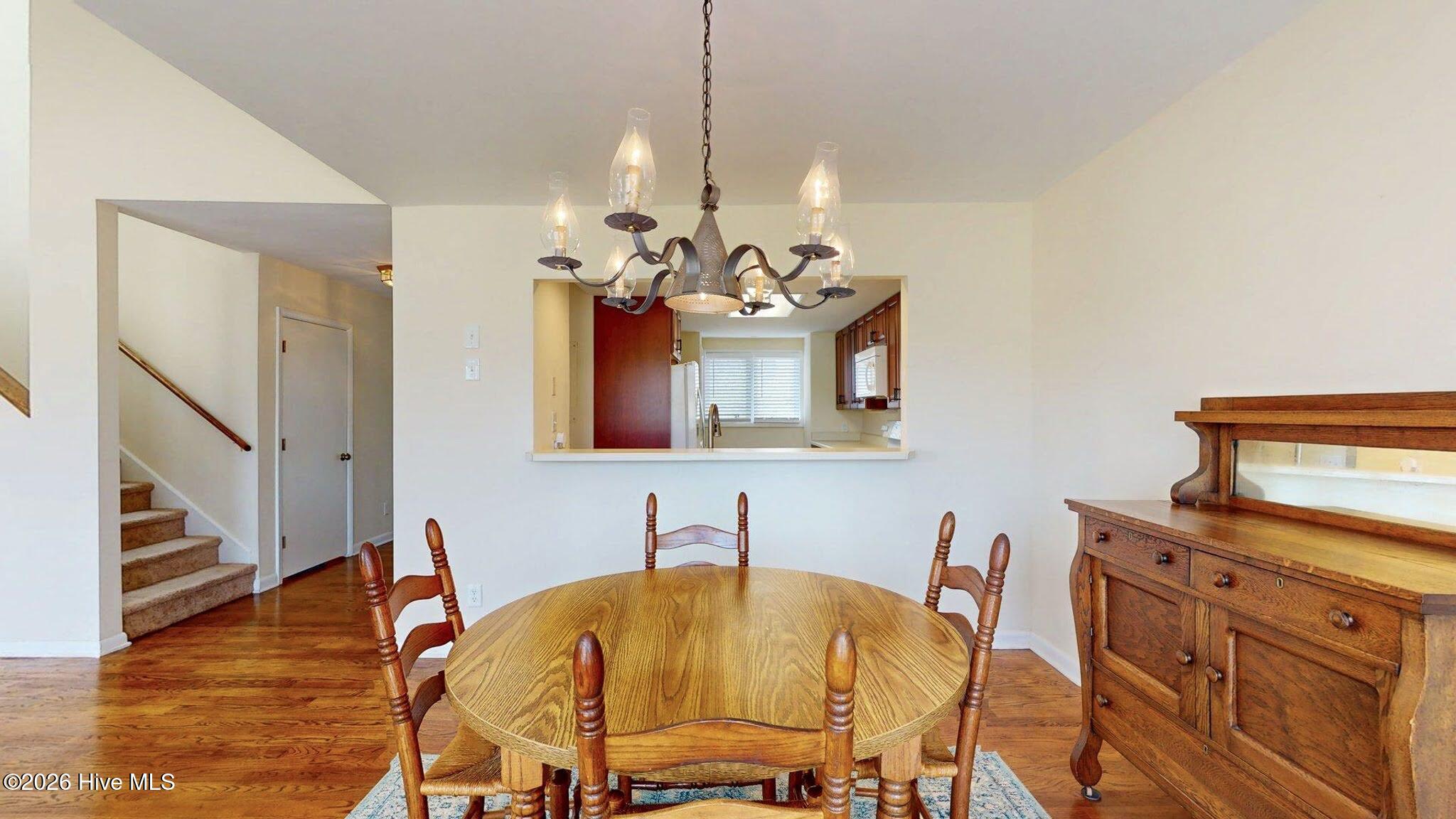 100561610 | Photo 16