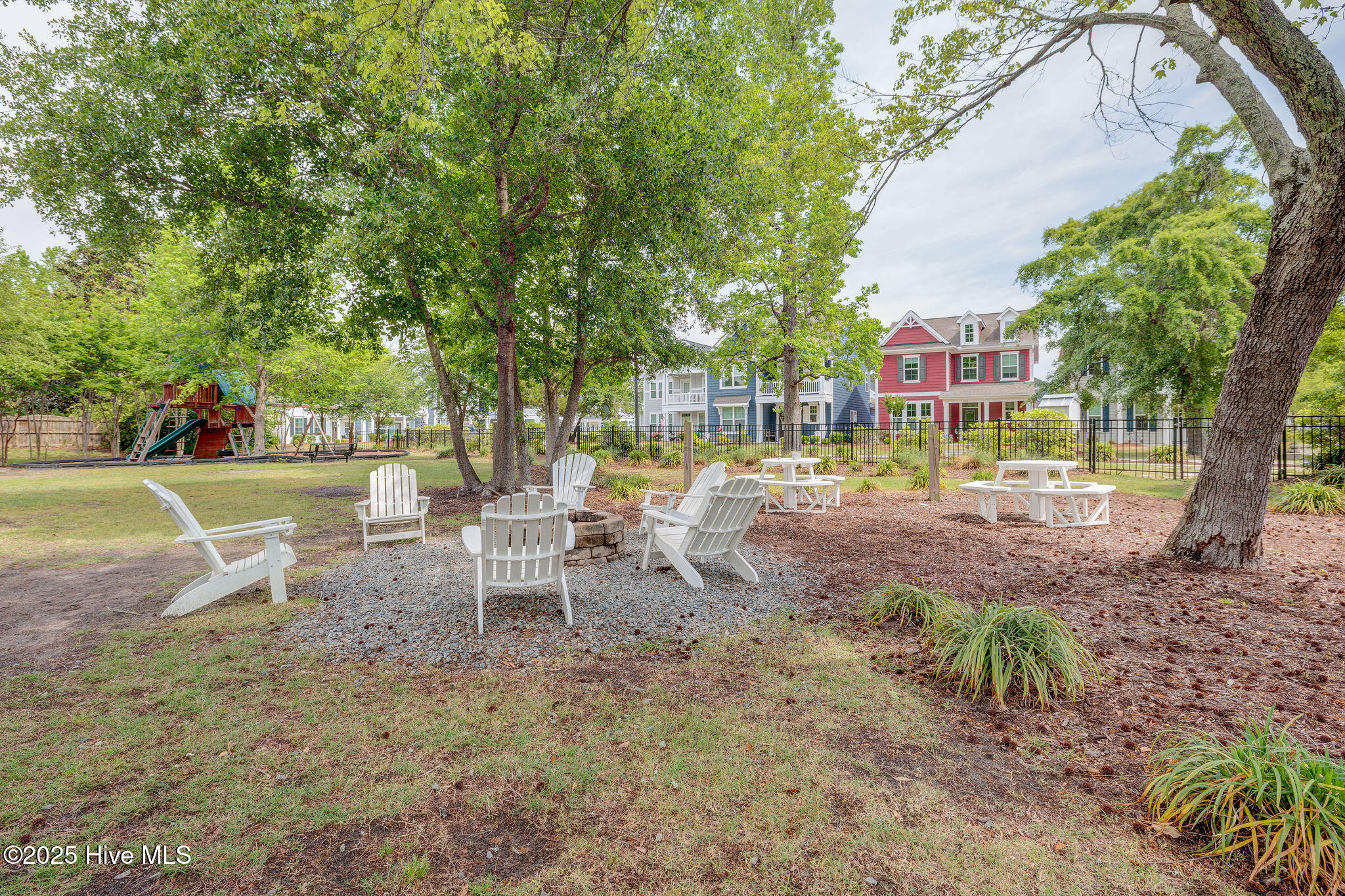 100529833 | Photo 49