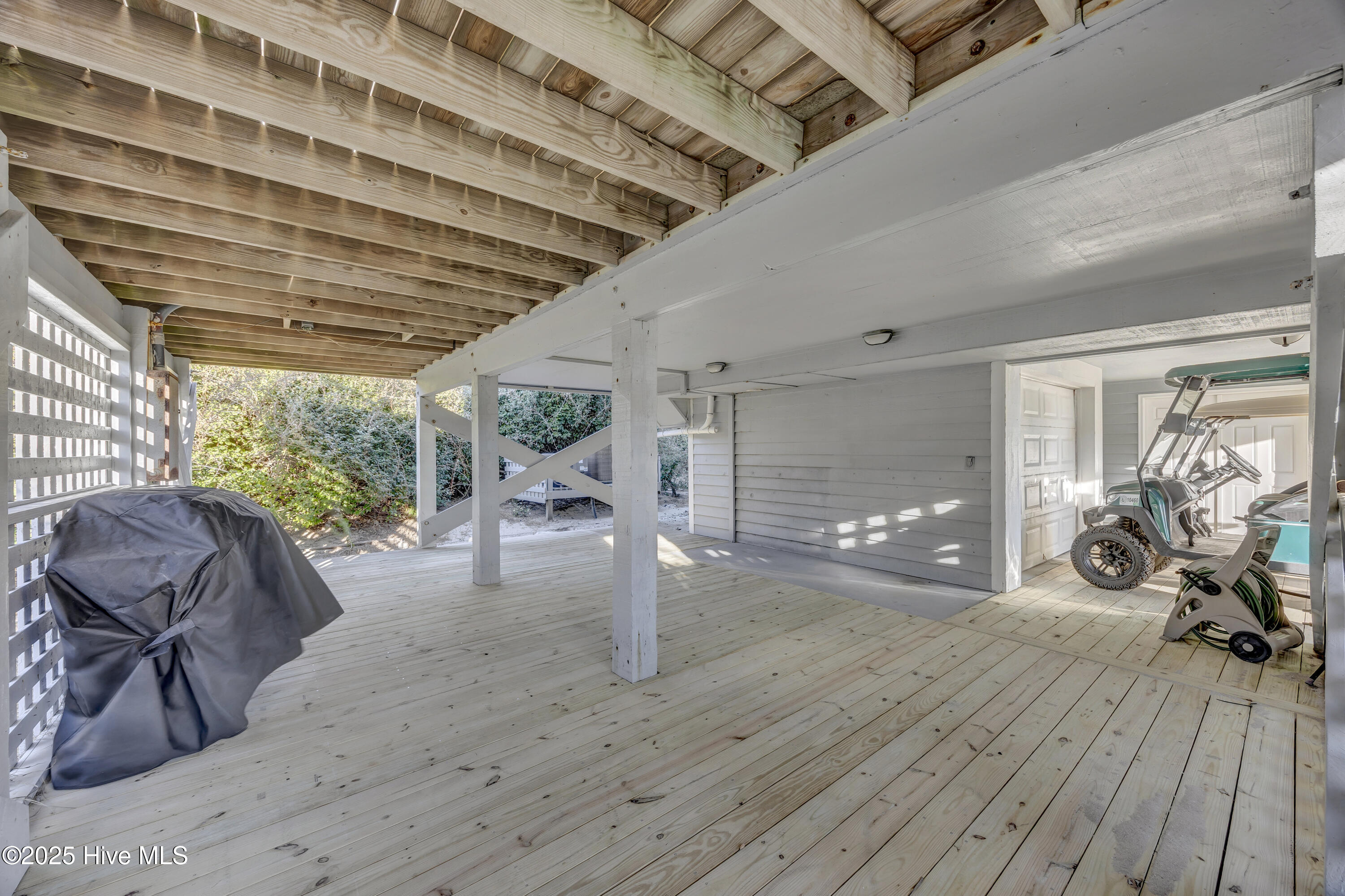 100546577 | Photo 38