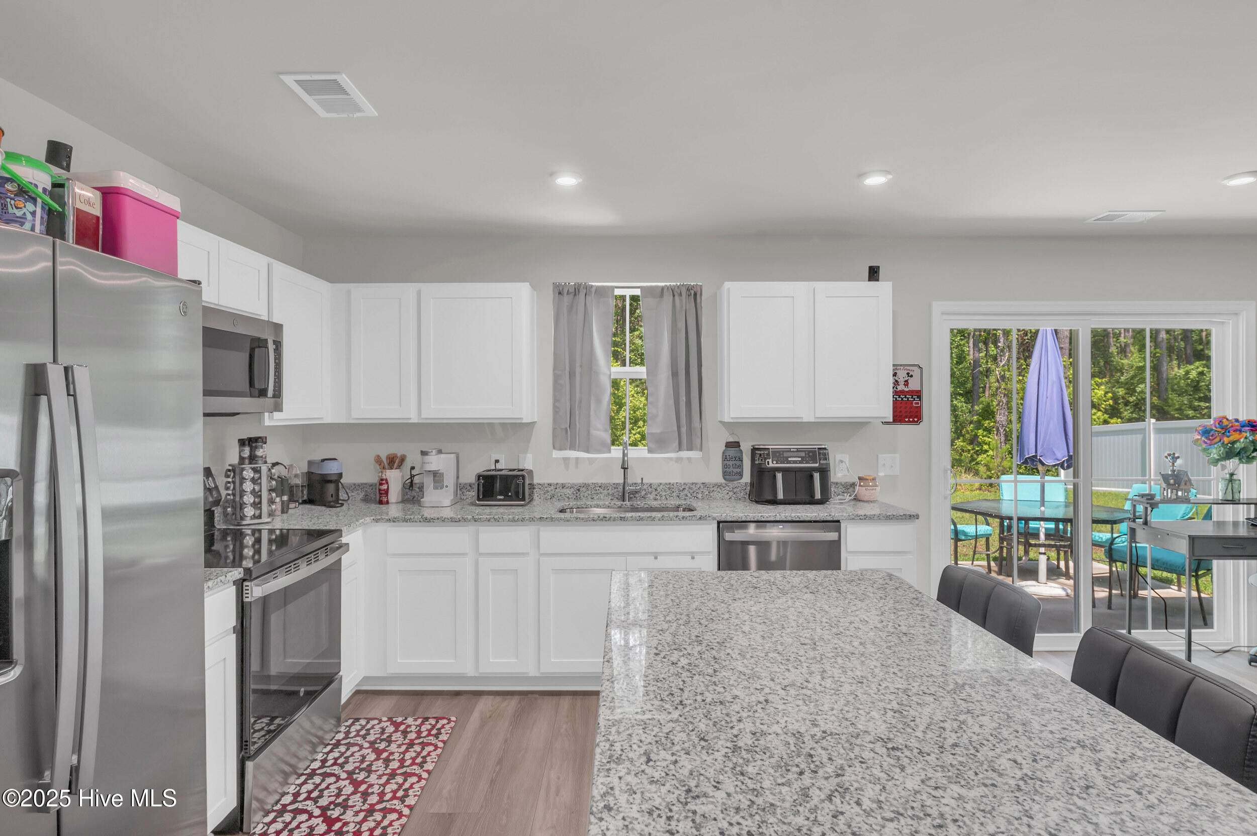 100570488 | Photo 12