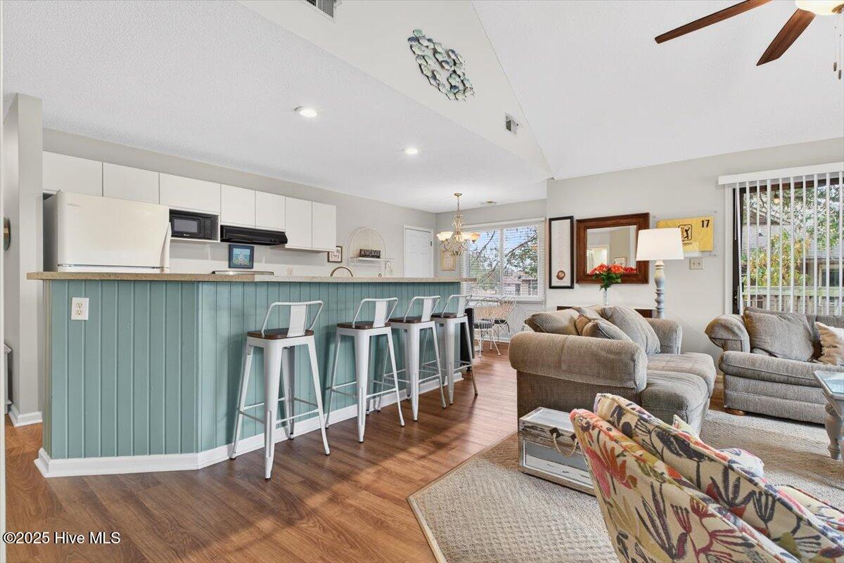 100545119 | Photo 15