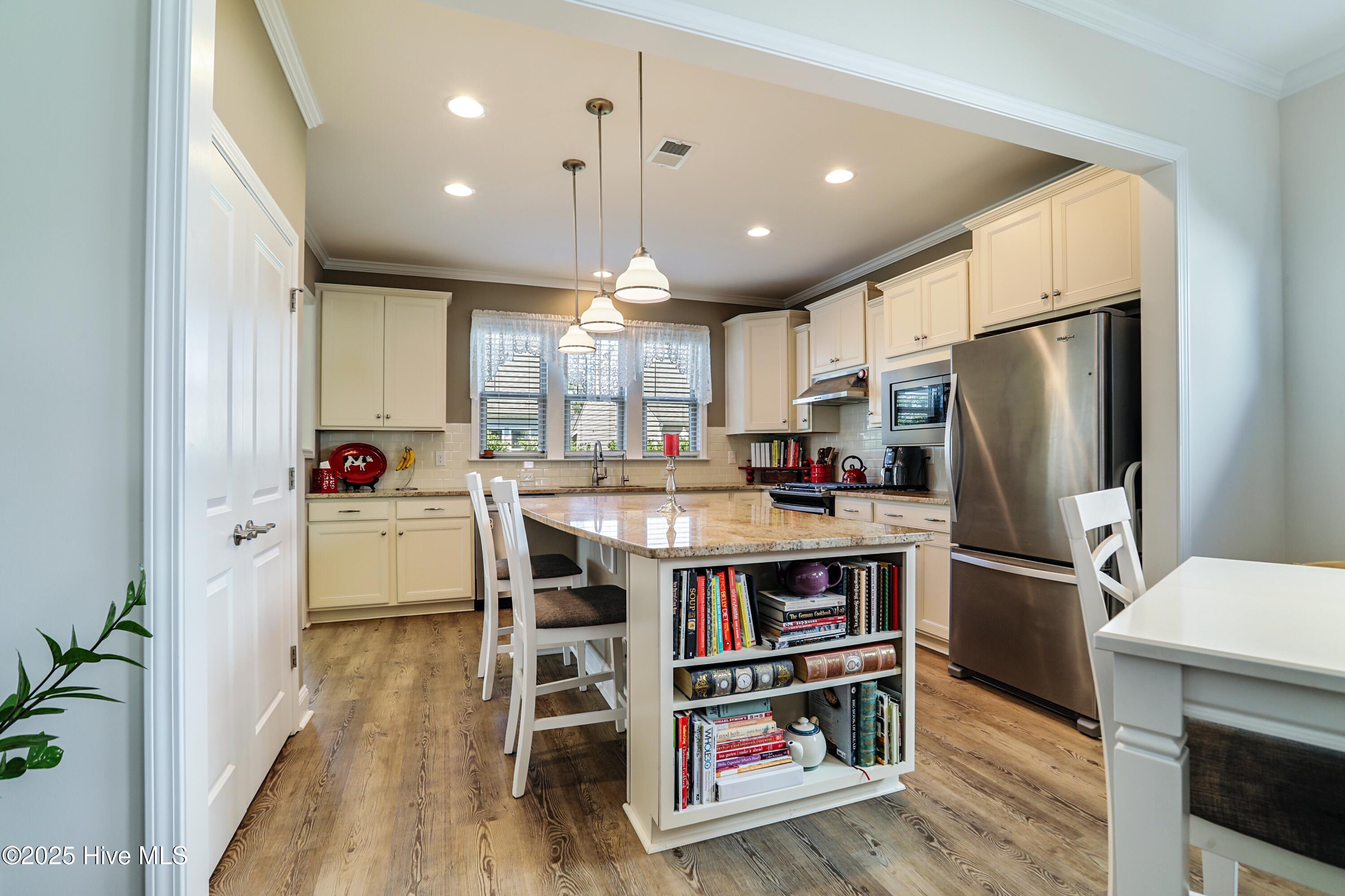 100522213 | Photo 12