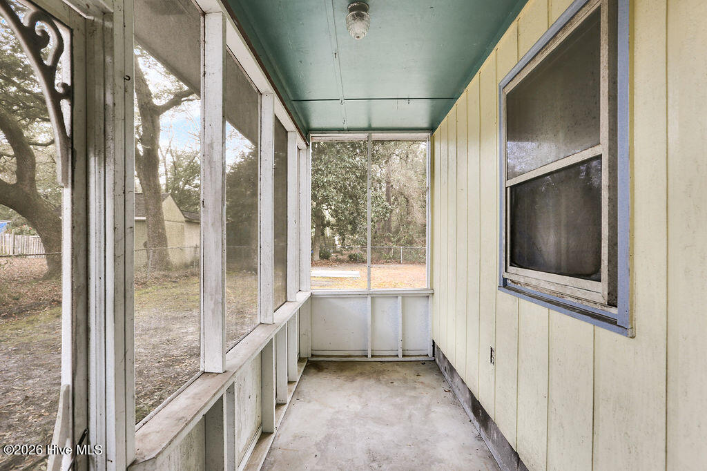 100555610 | Photo 12