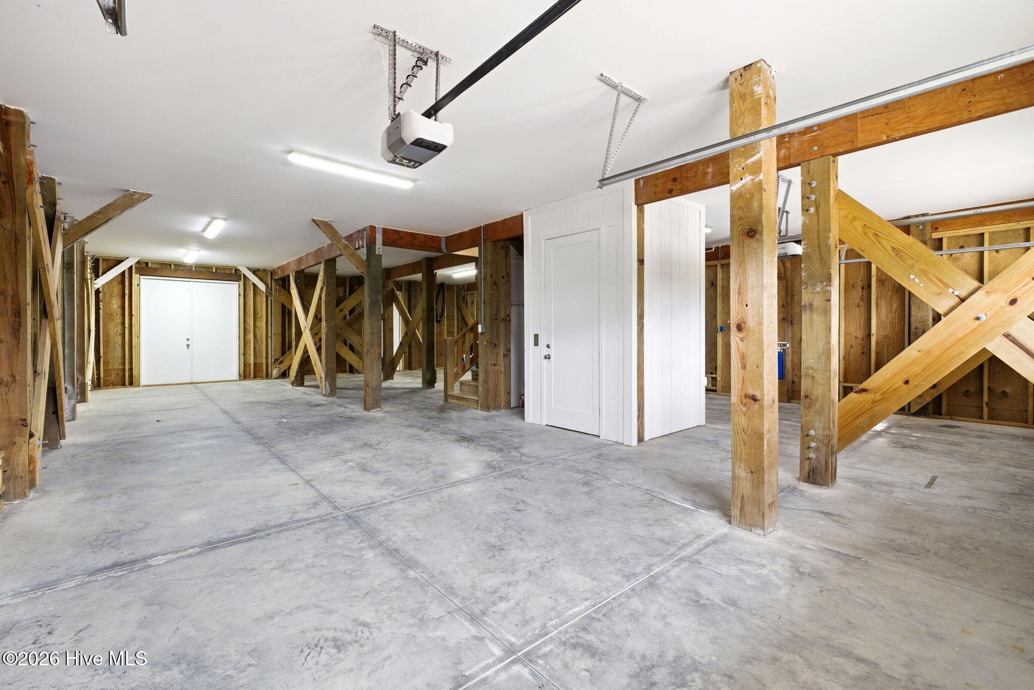 100564360 | Photo 42