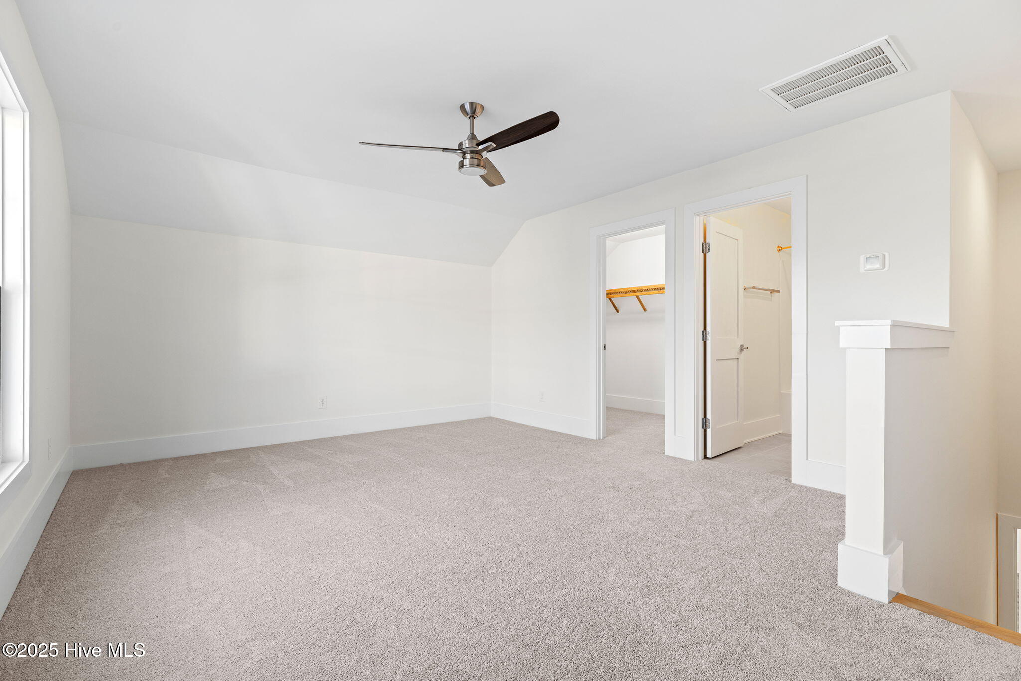 100523885 | Photo 49