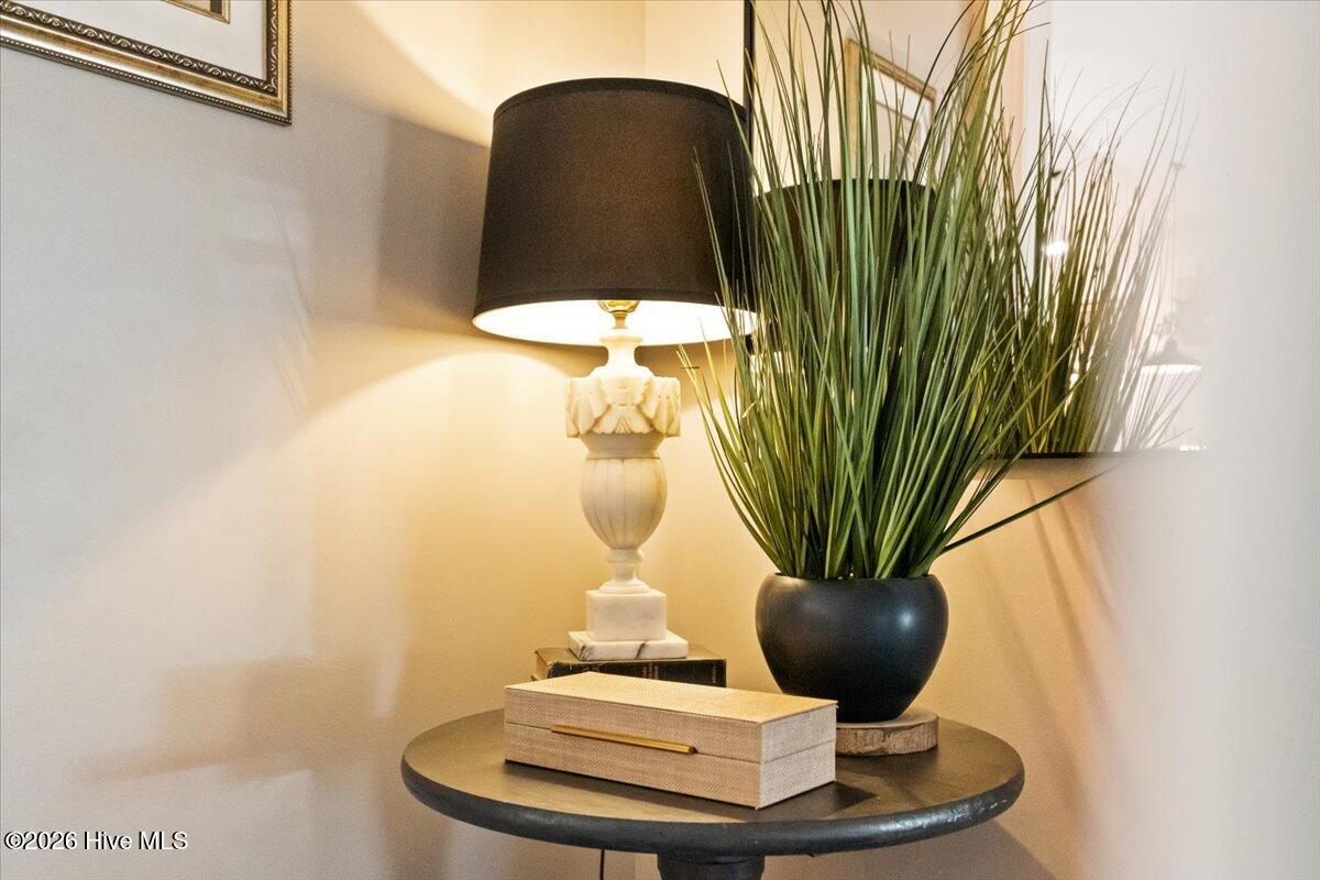 100548136 | Photo 50