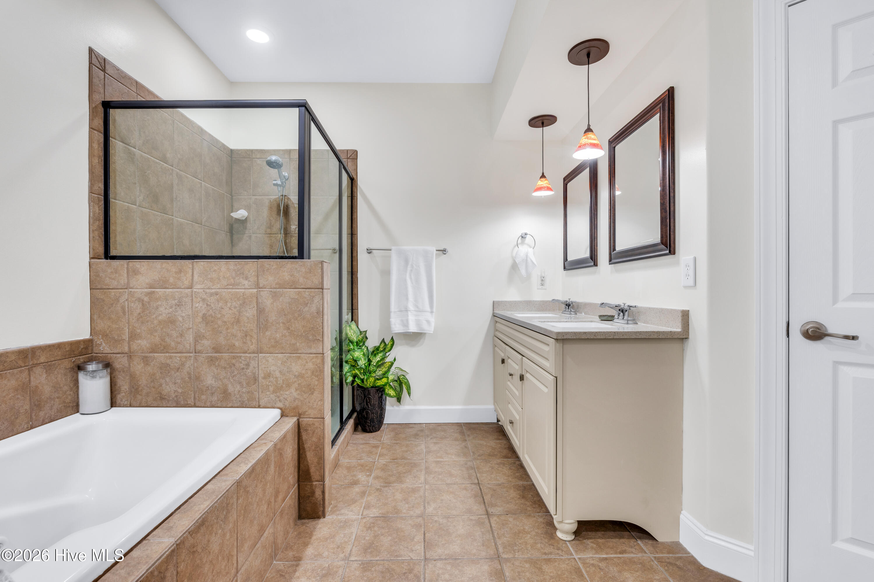 100550739 | Photo 27