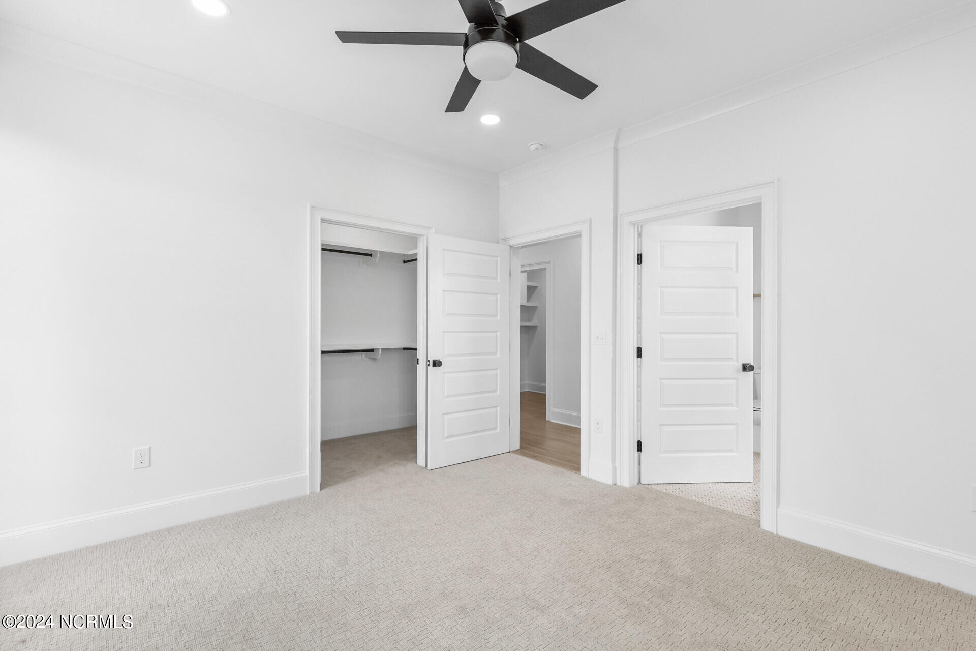 100548615 | Photo 49