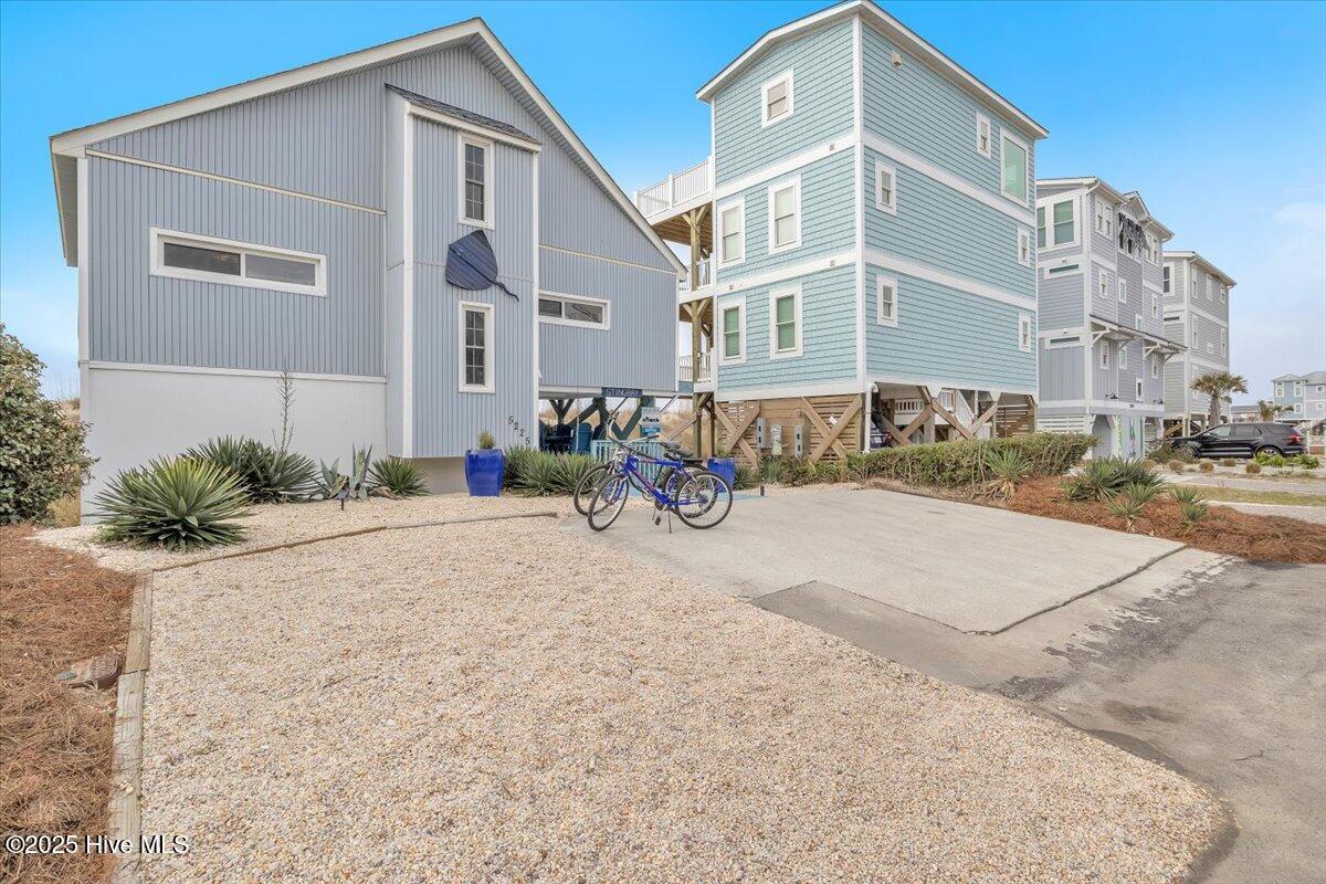 100550823 | Photo 51