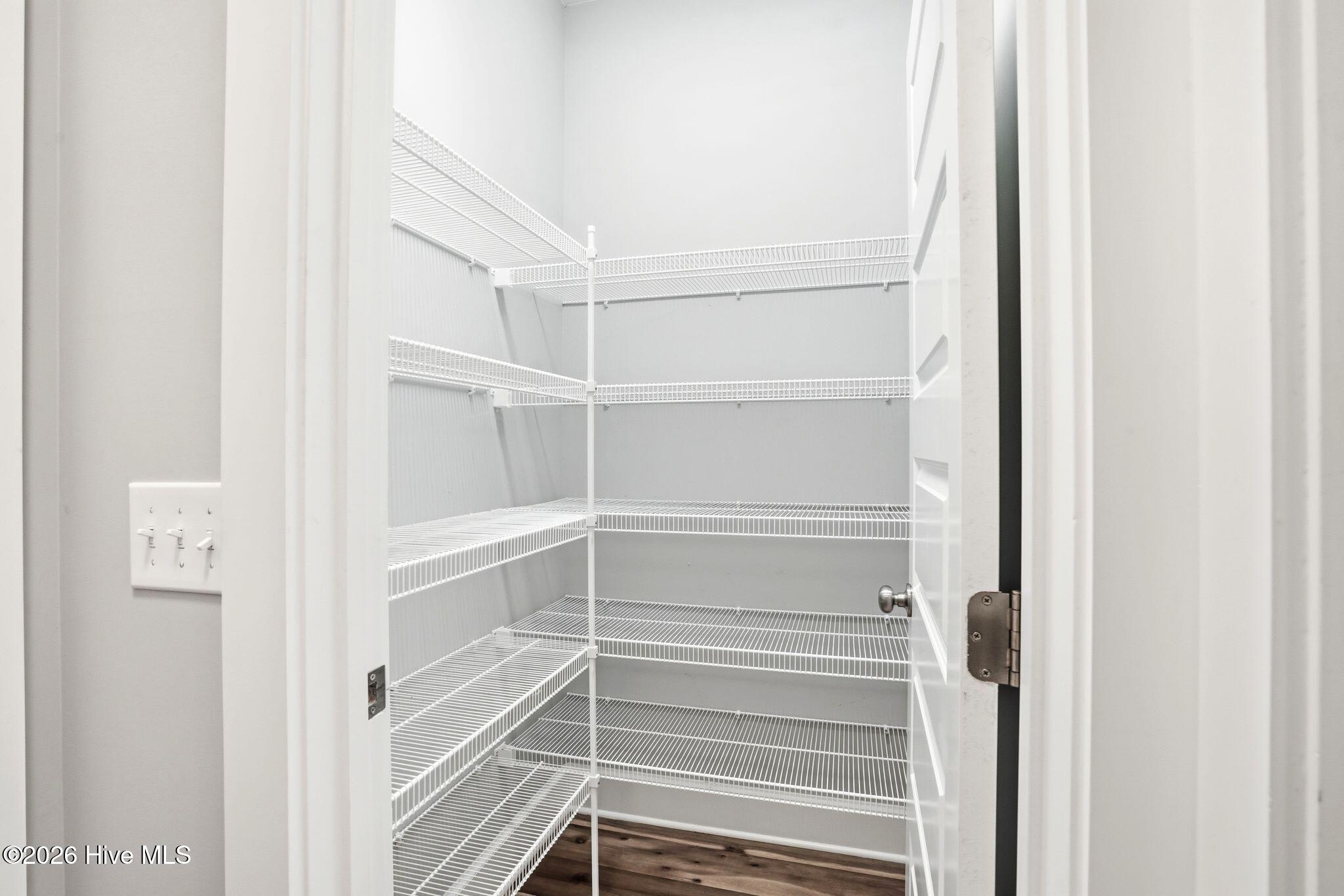 100565141 | Photo 15