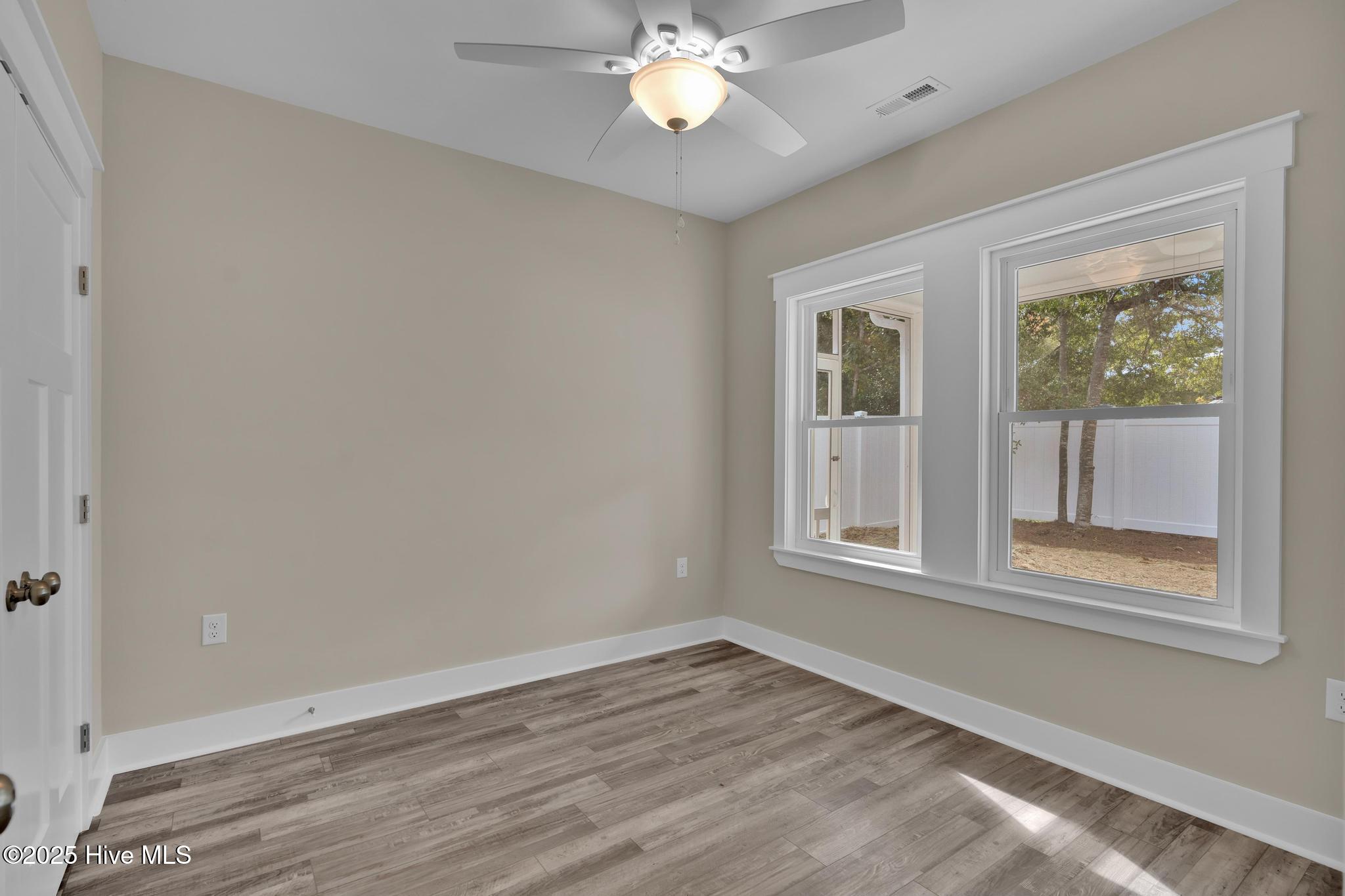 100527490 | Photo 27