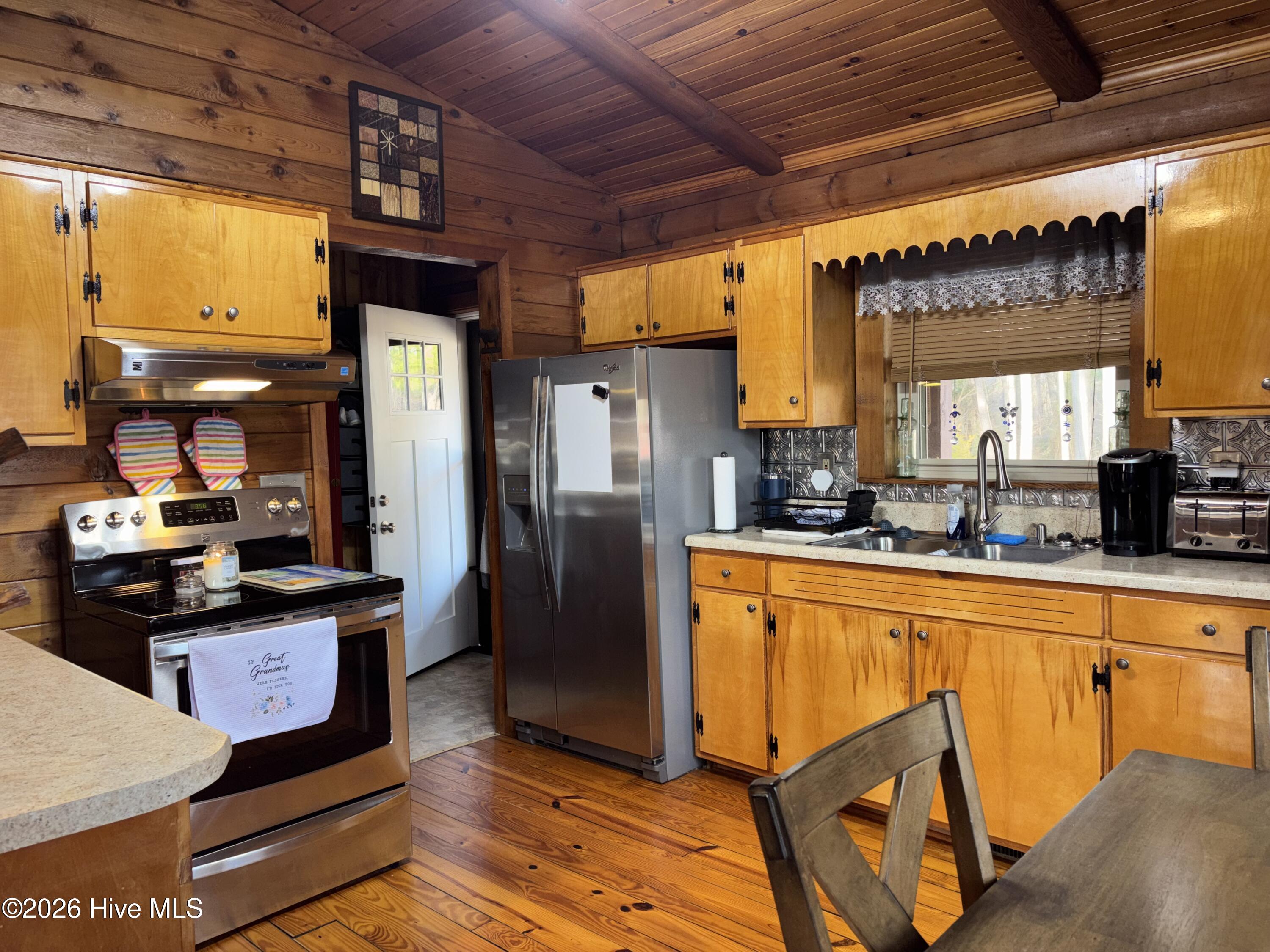 100554196 | Photo 12