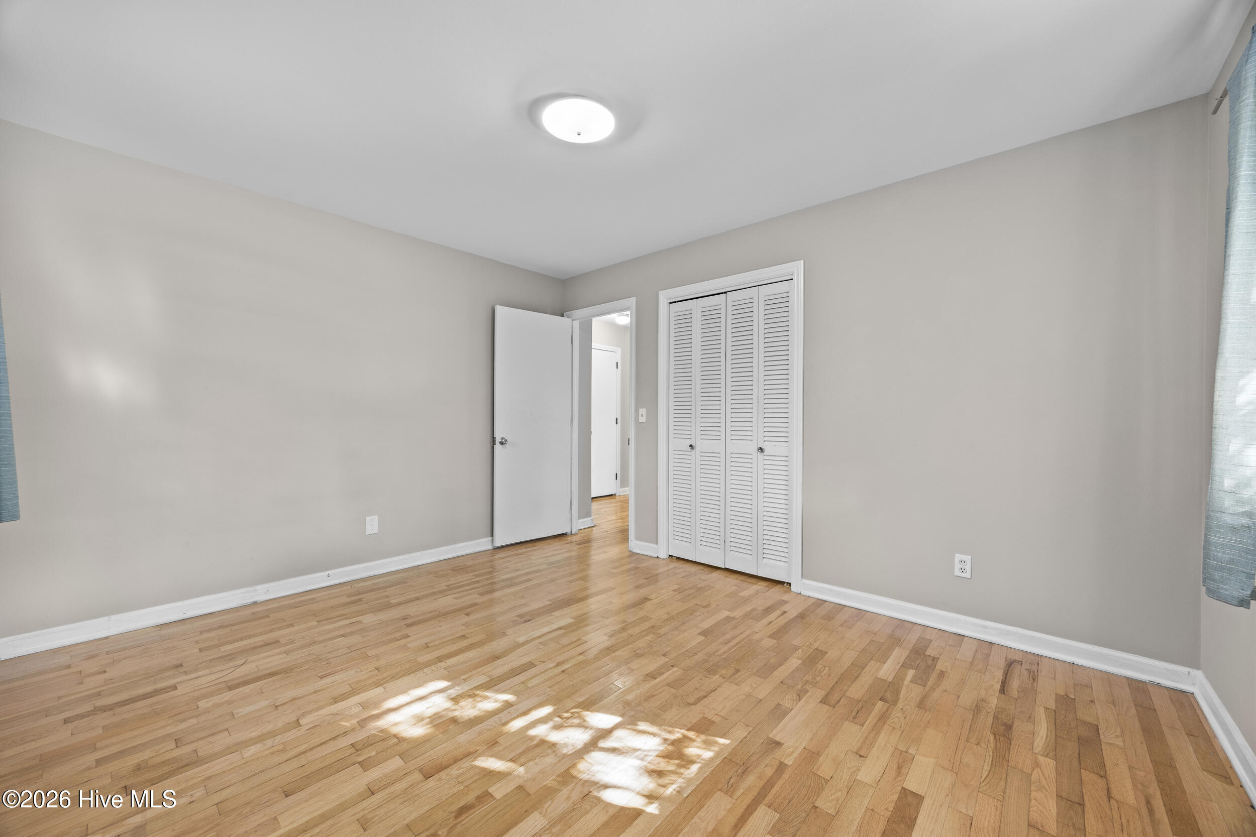 100548079 | Photo 24