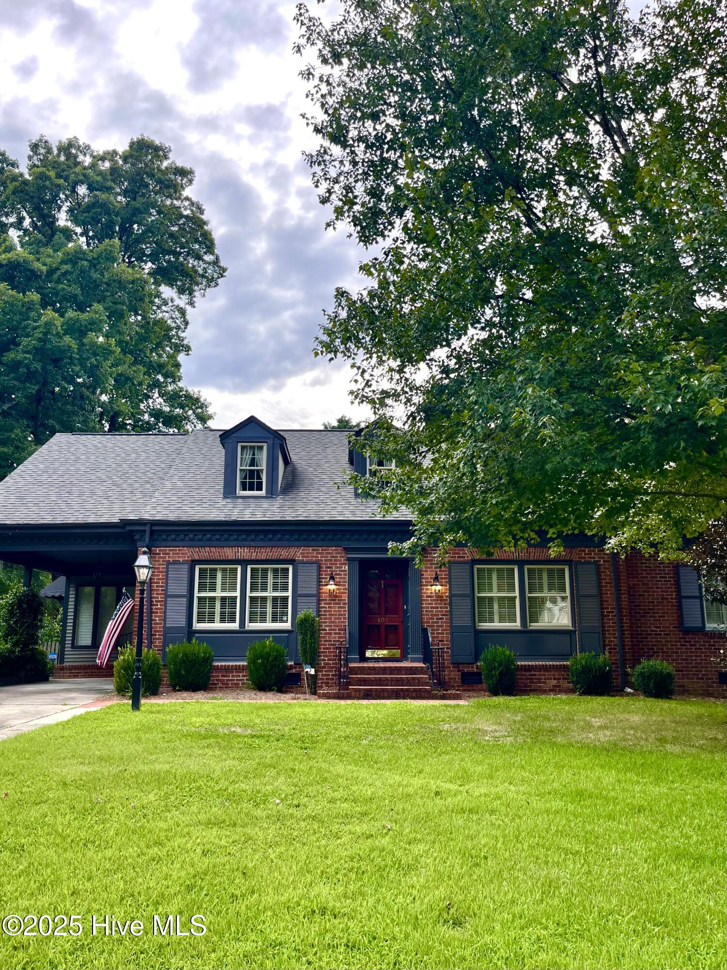 401 Brentwood Drive N