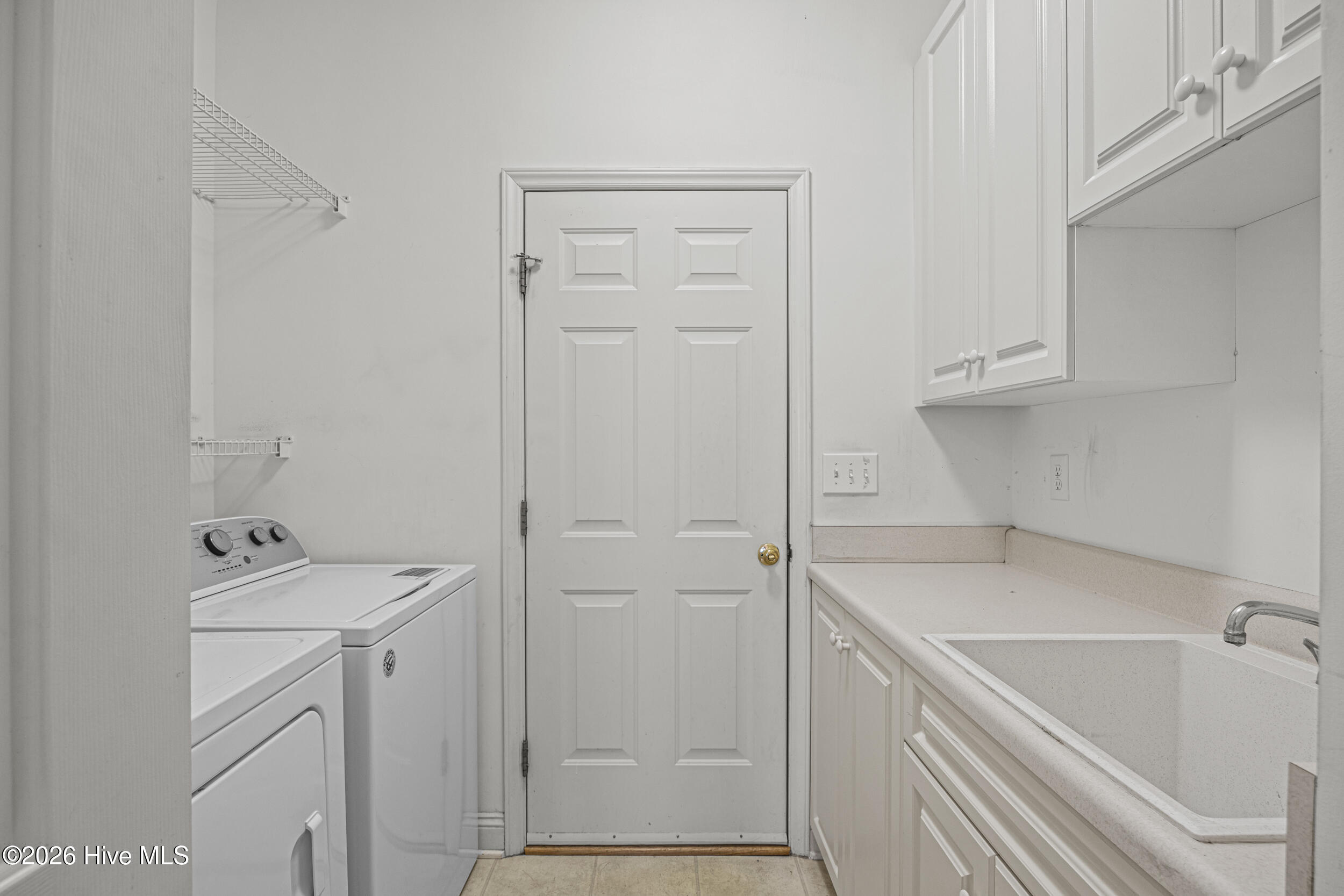 100569840 | Photo 28