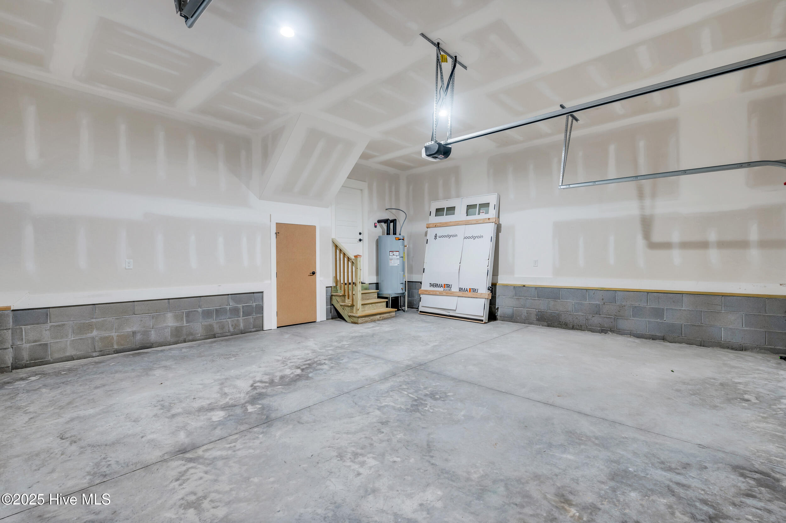 100542889 | Photo 36