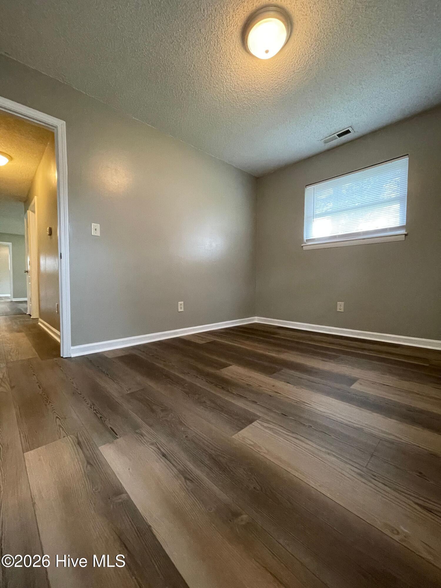 100553183 | Photo 14