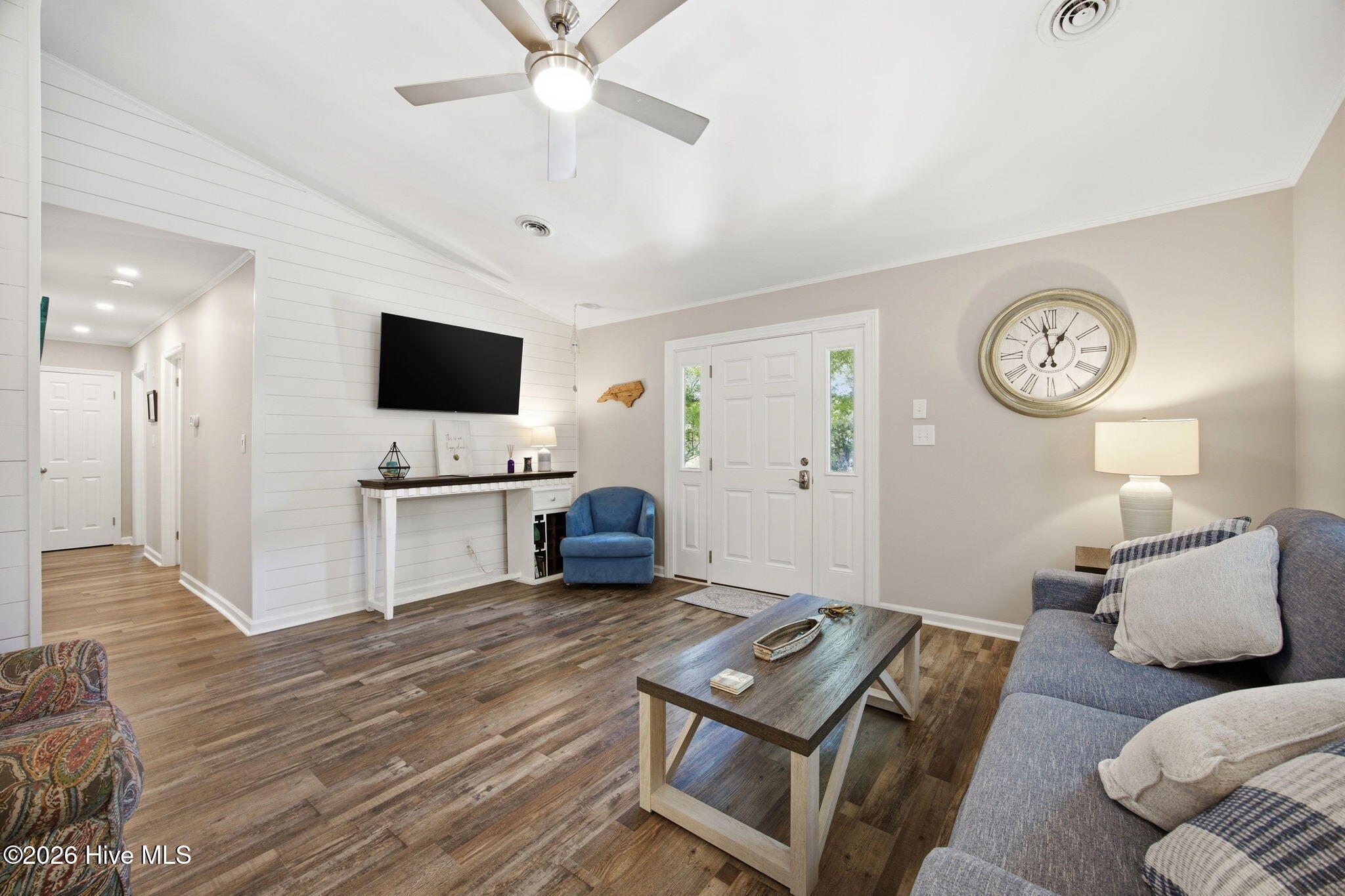 100569426 | Photo 28