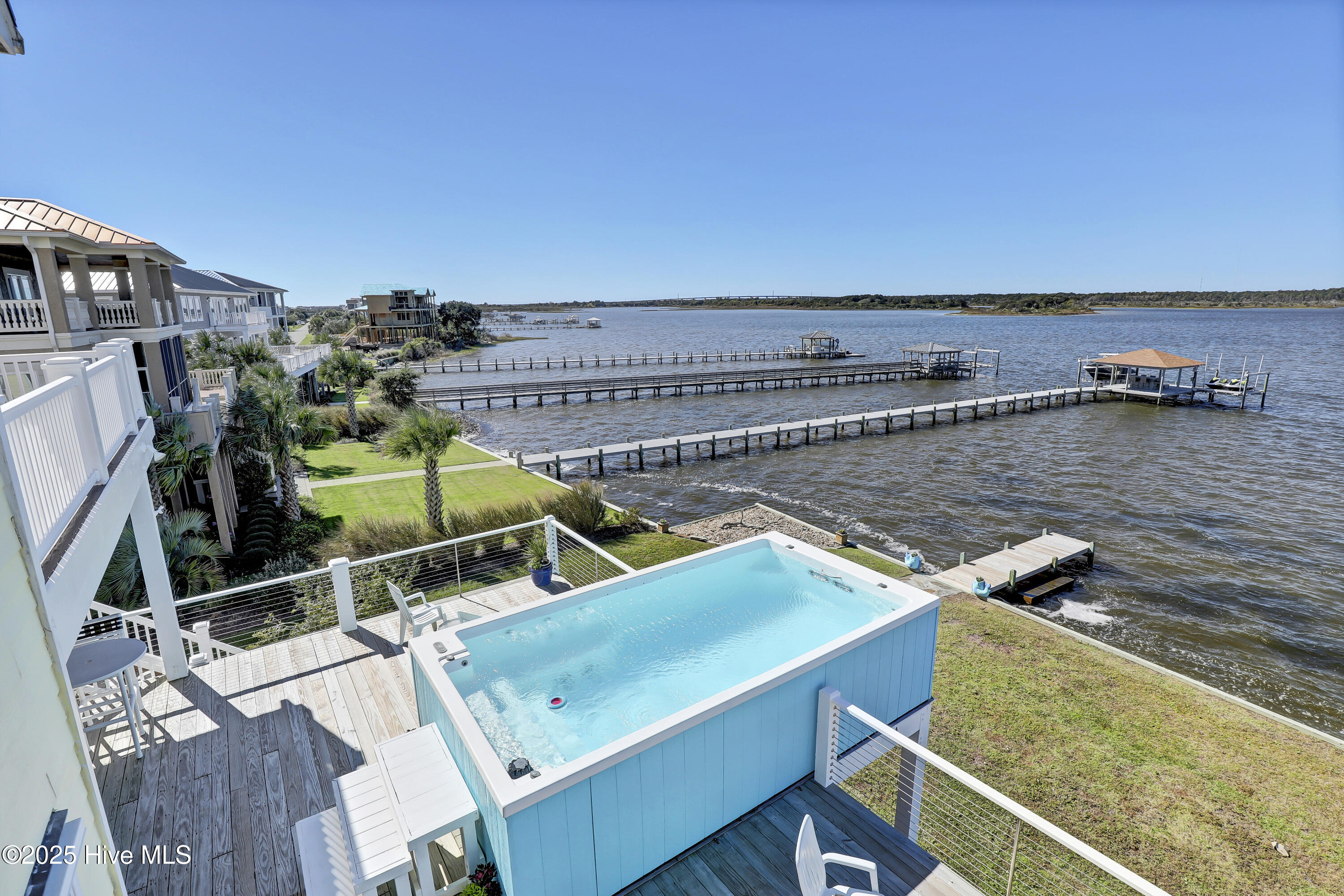 100537166 | Photo 50