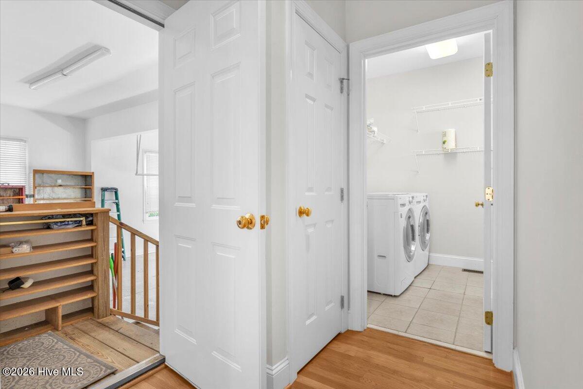 100564445 | Photo 19