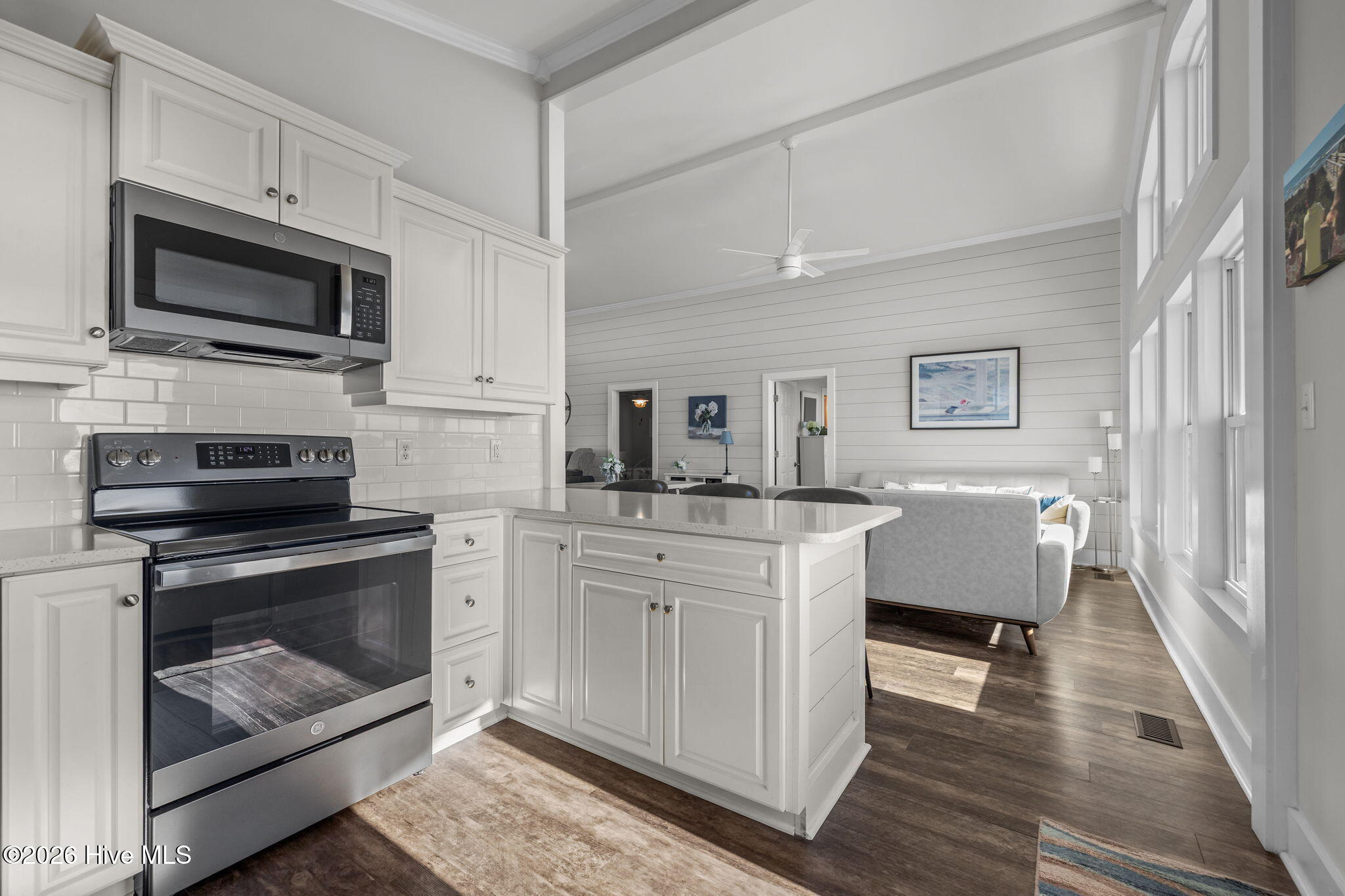 100552483 | Photo 31