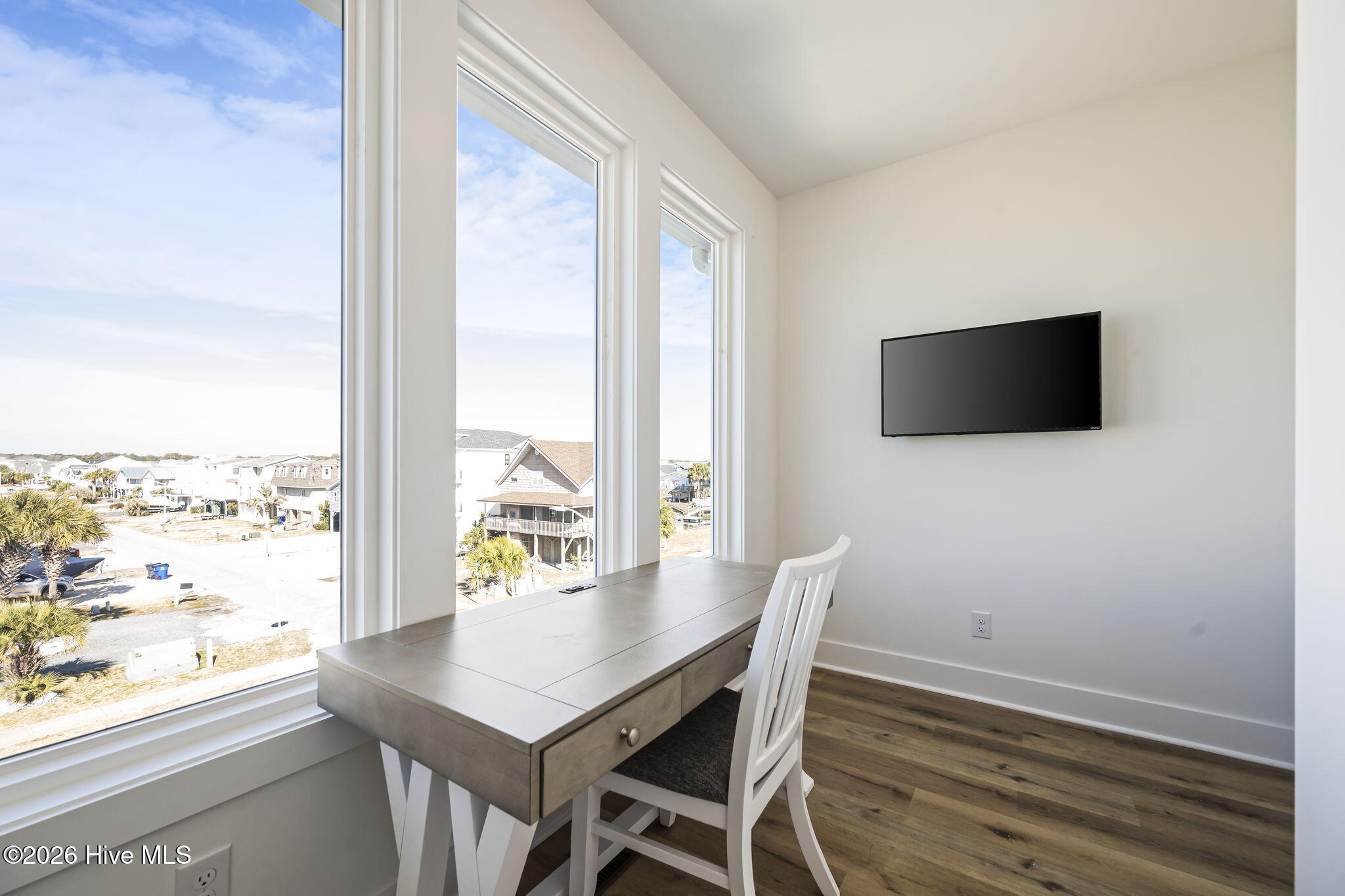 100550572 | Photo 24