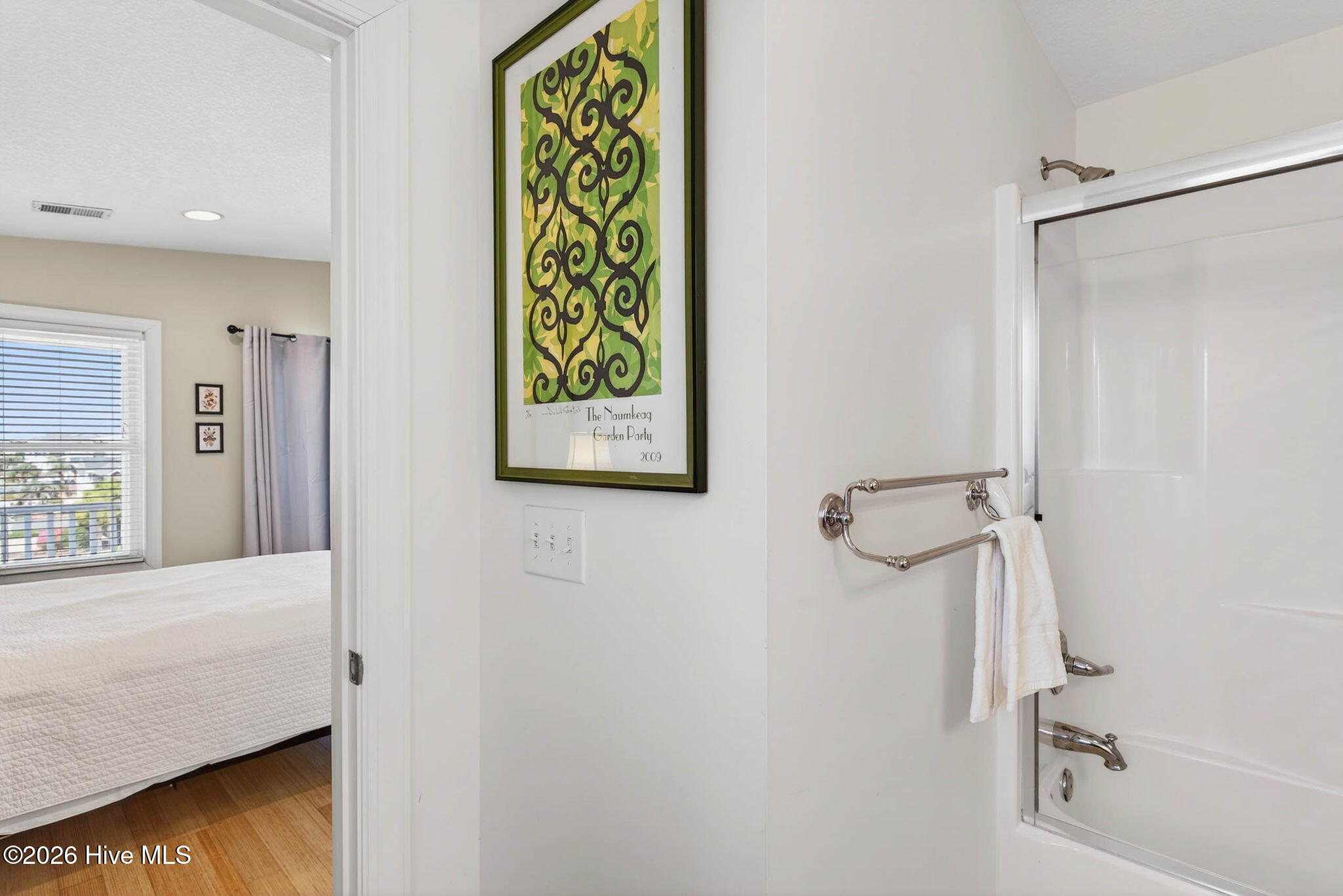 100563244 | Photo 37