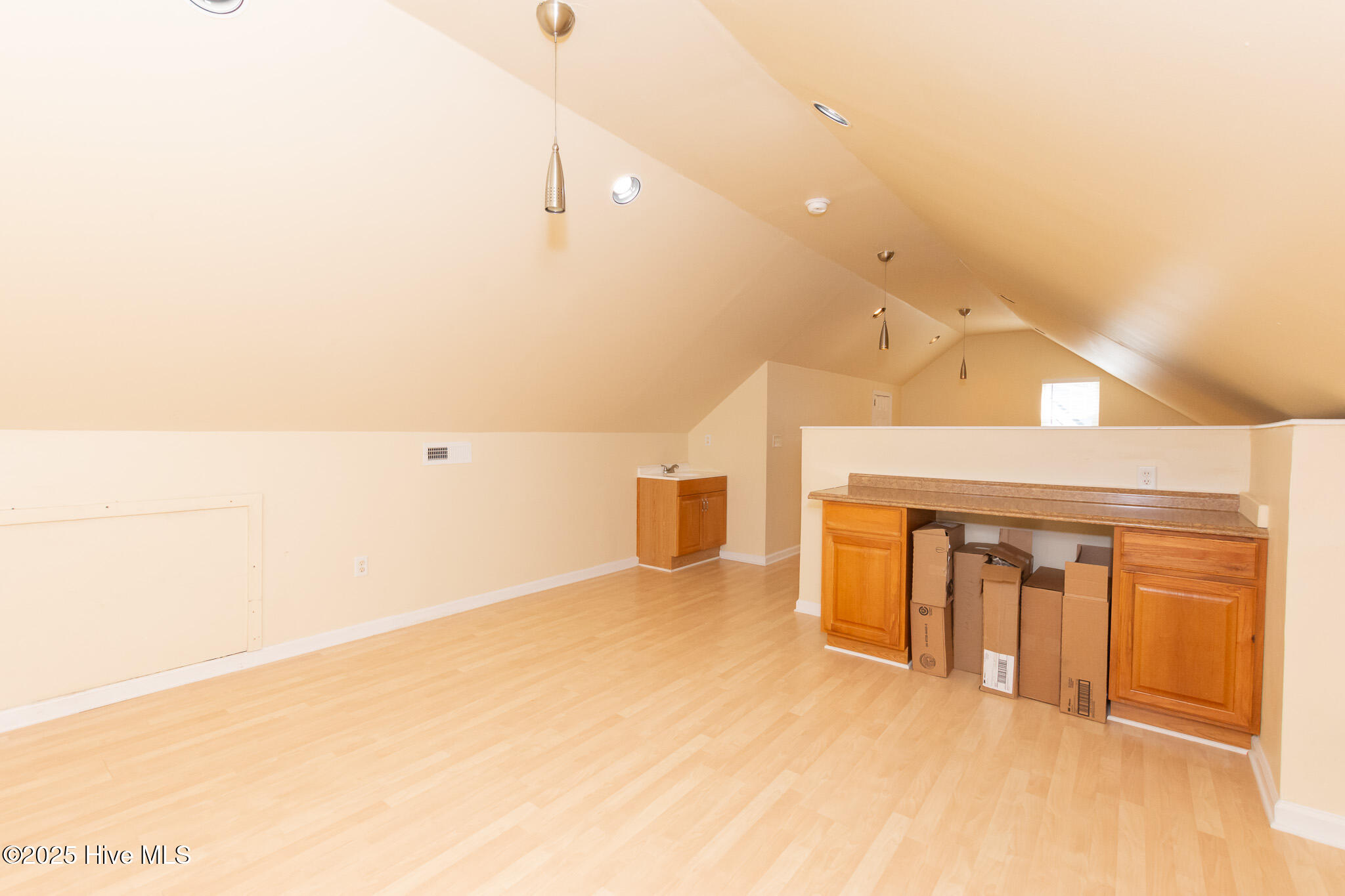 100522001 | Photo 57