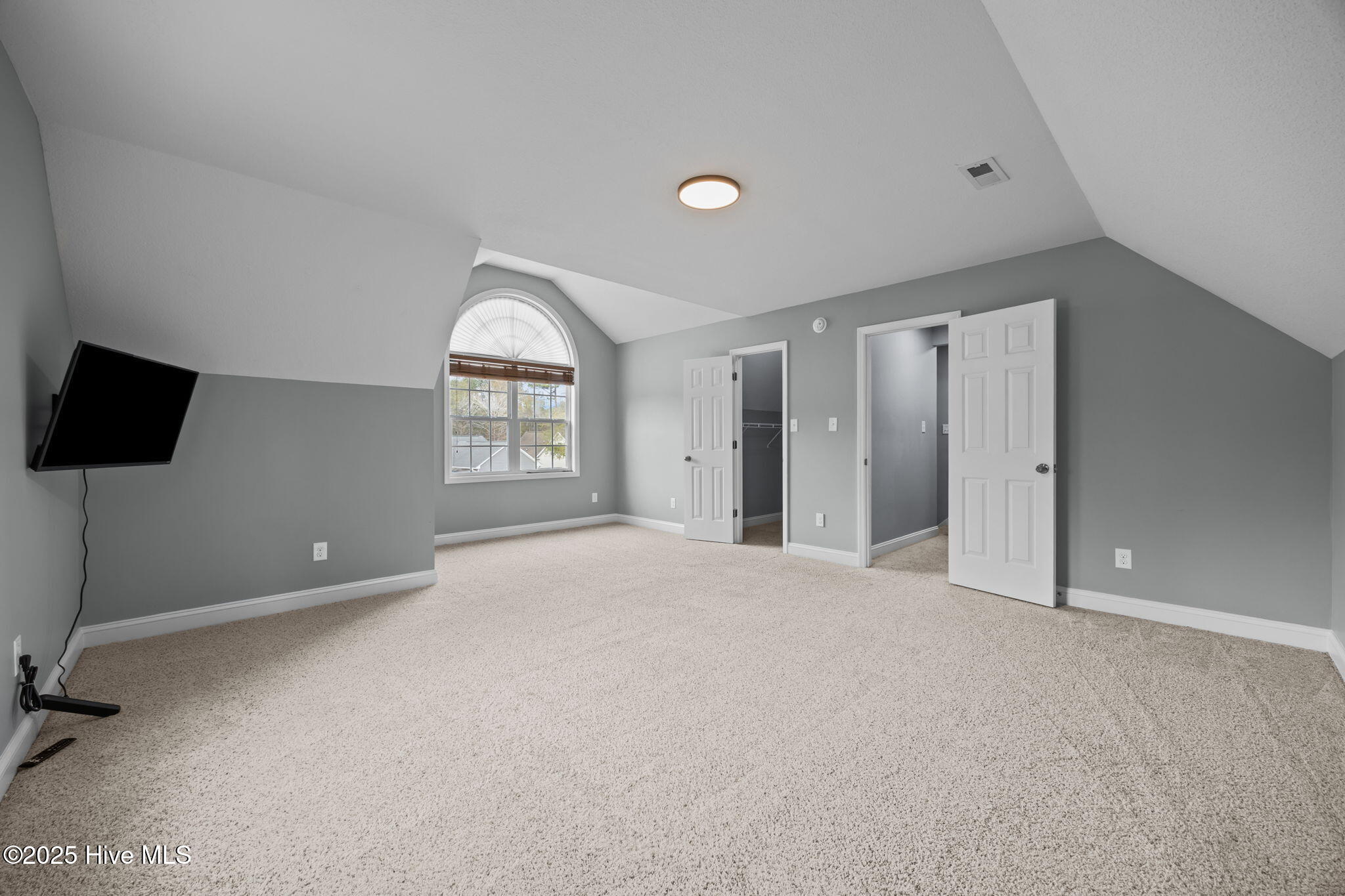 100544131 | Photo 33