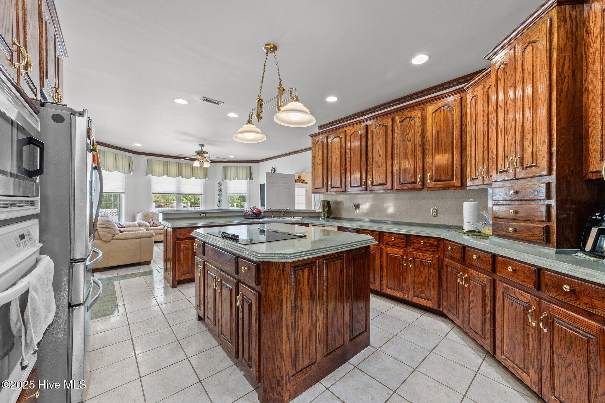 100513864 | Photo 21