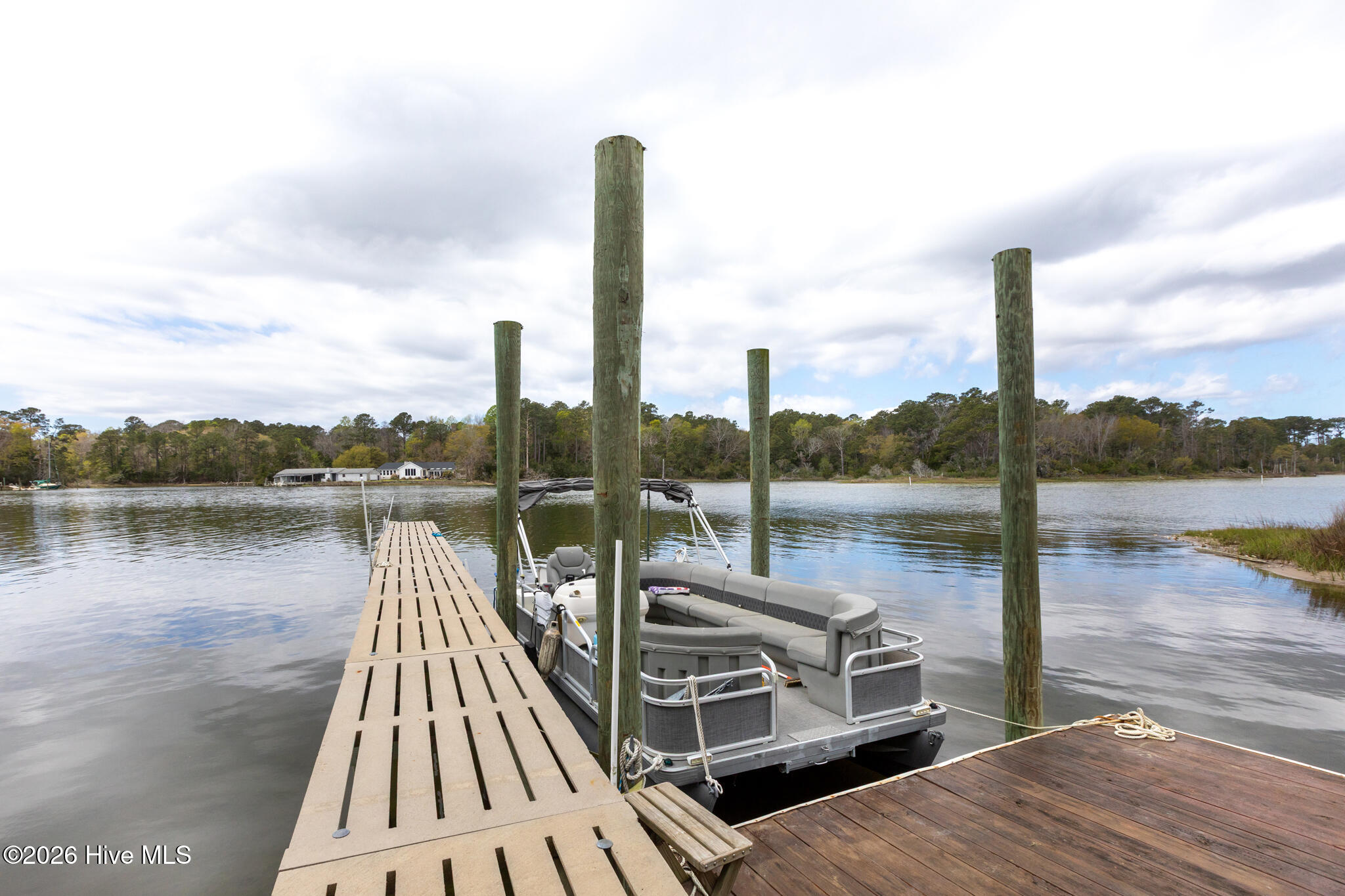 100565718 | Photo 56