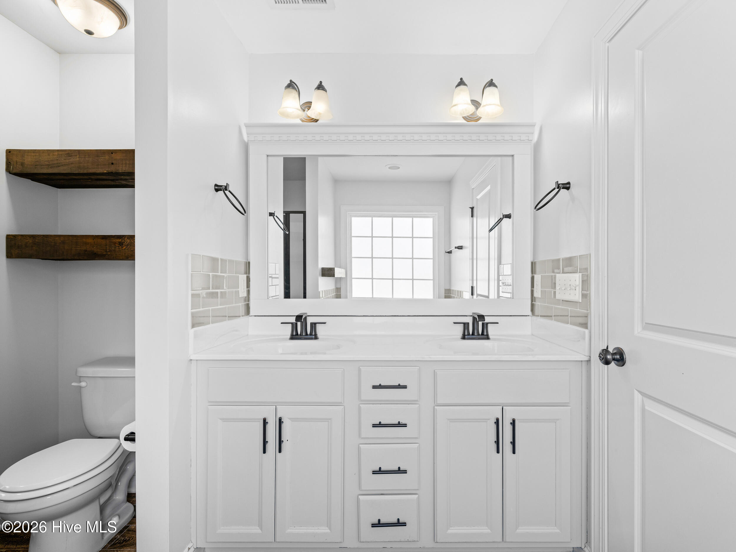 100566633 | Photo 47