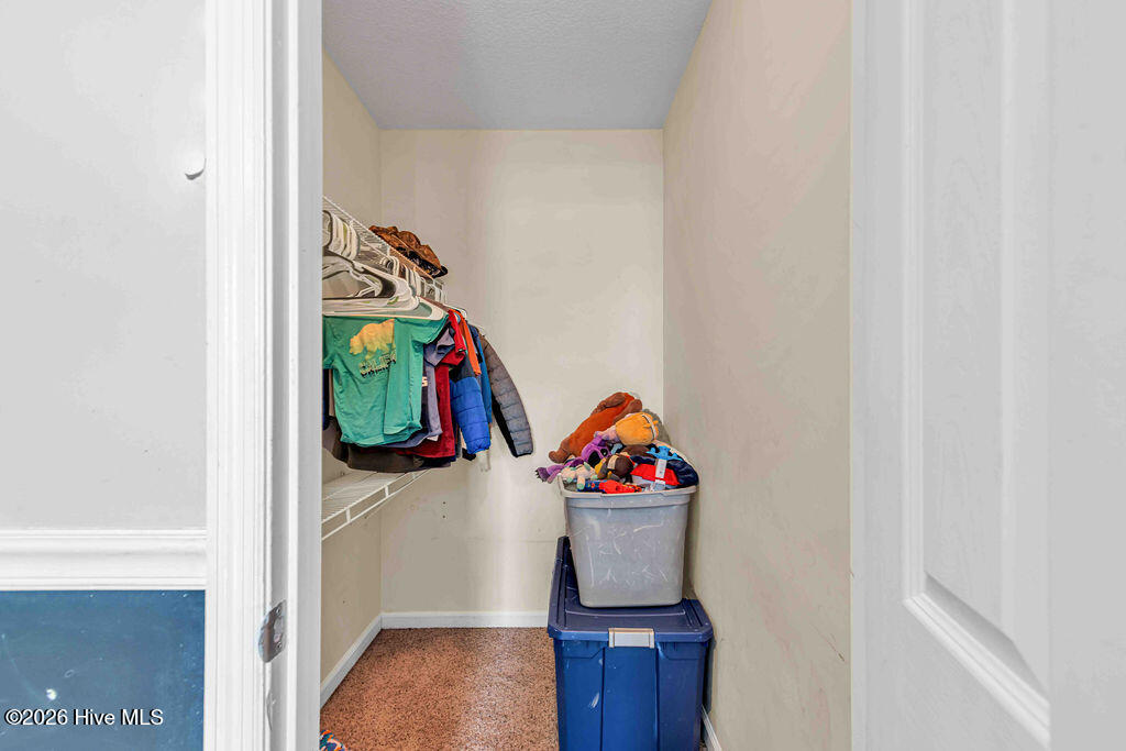 100567733 | Photo 35