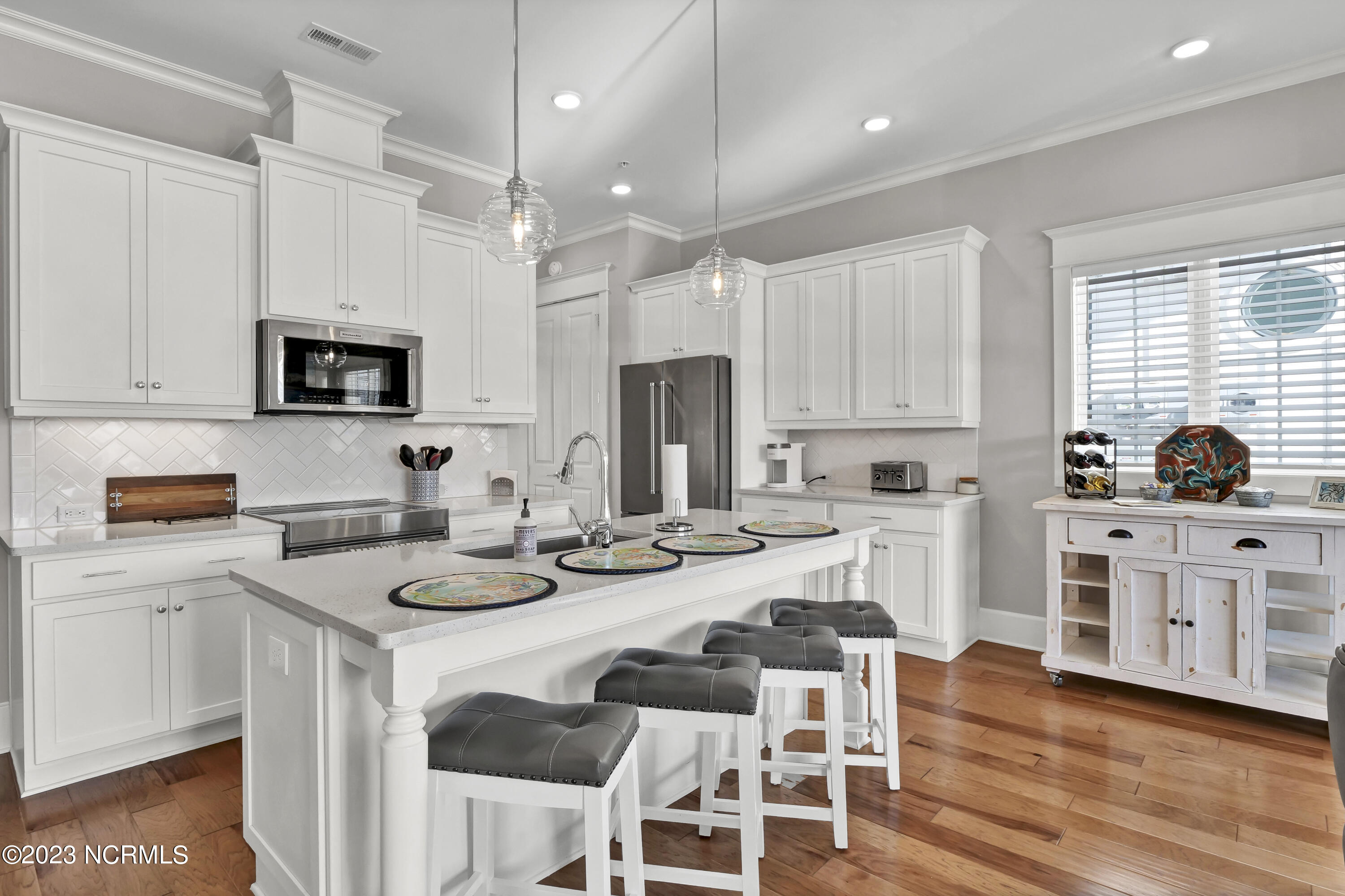 100550816 | Photo 16