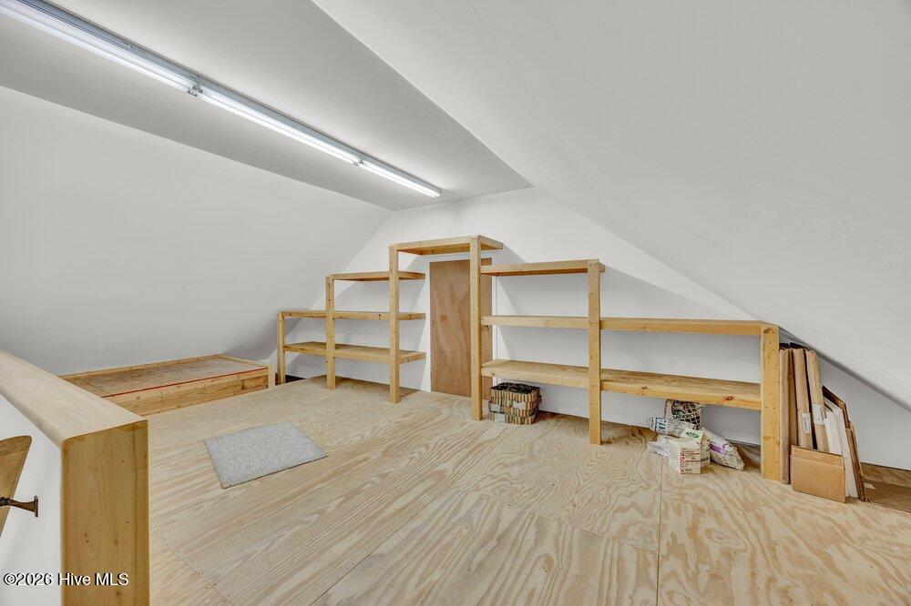 100557041 | Photo 44