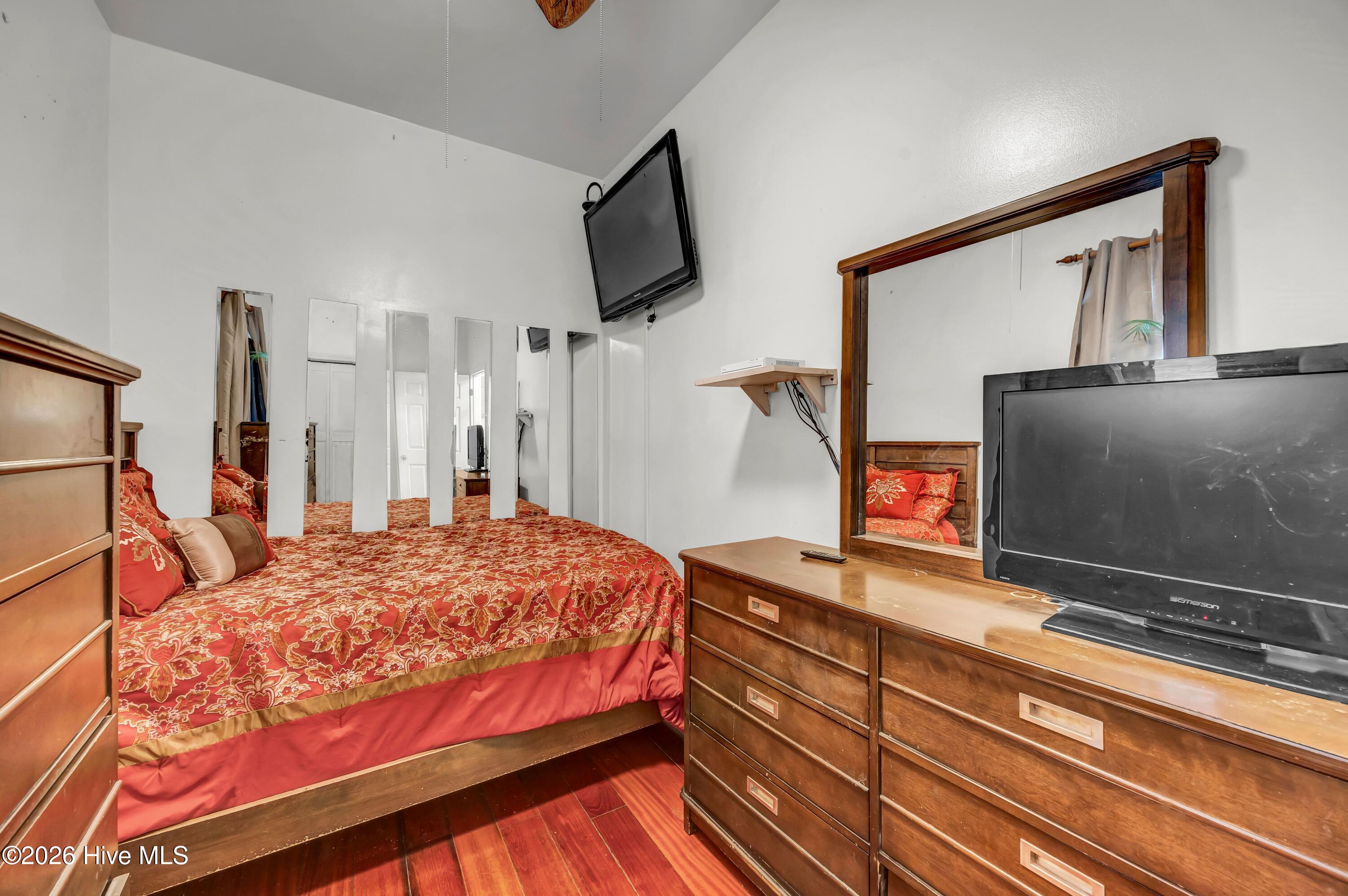 100554275 | Photo 14